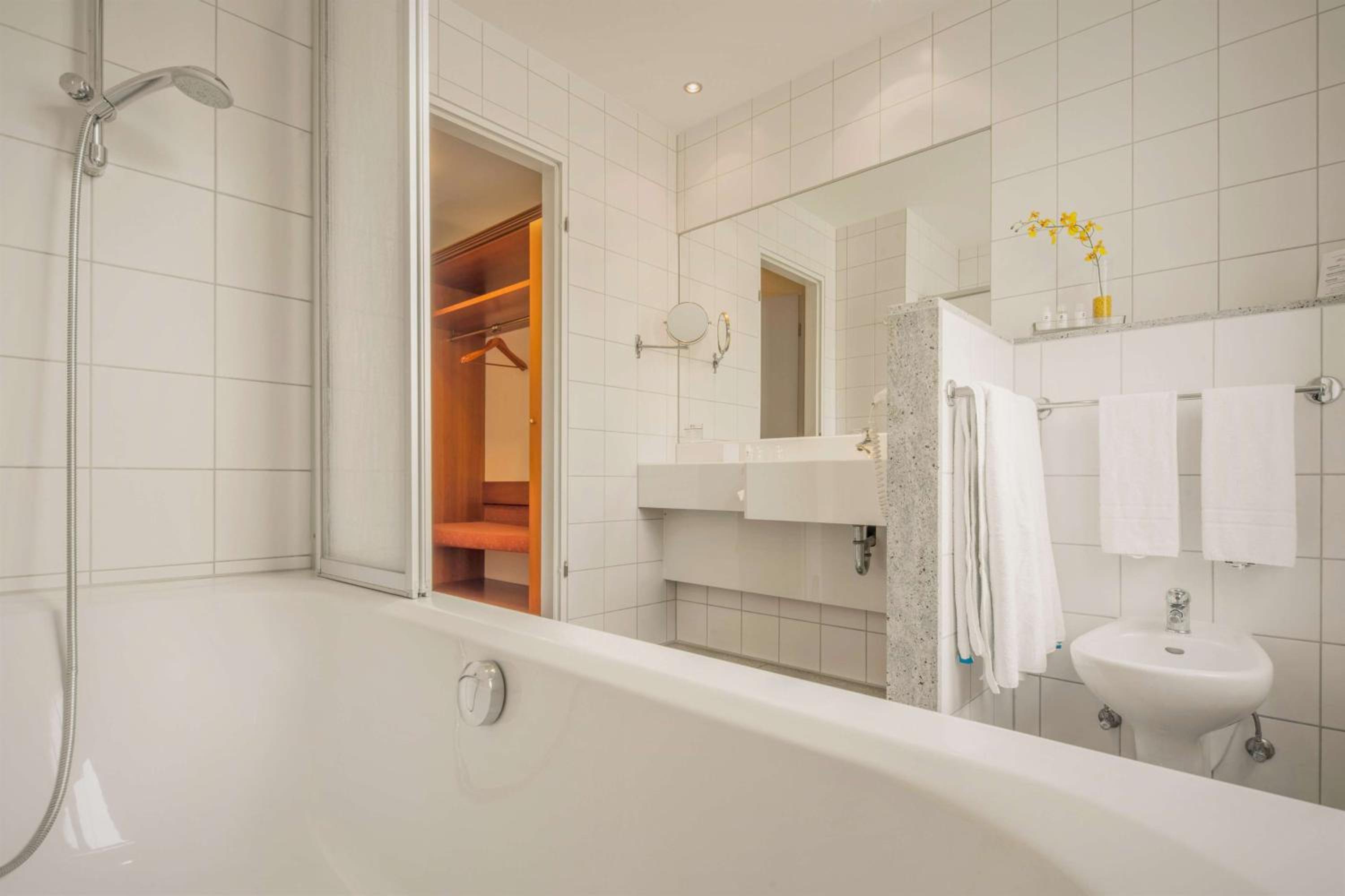 Suite - Photo 6
