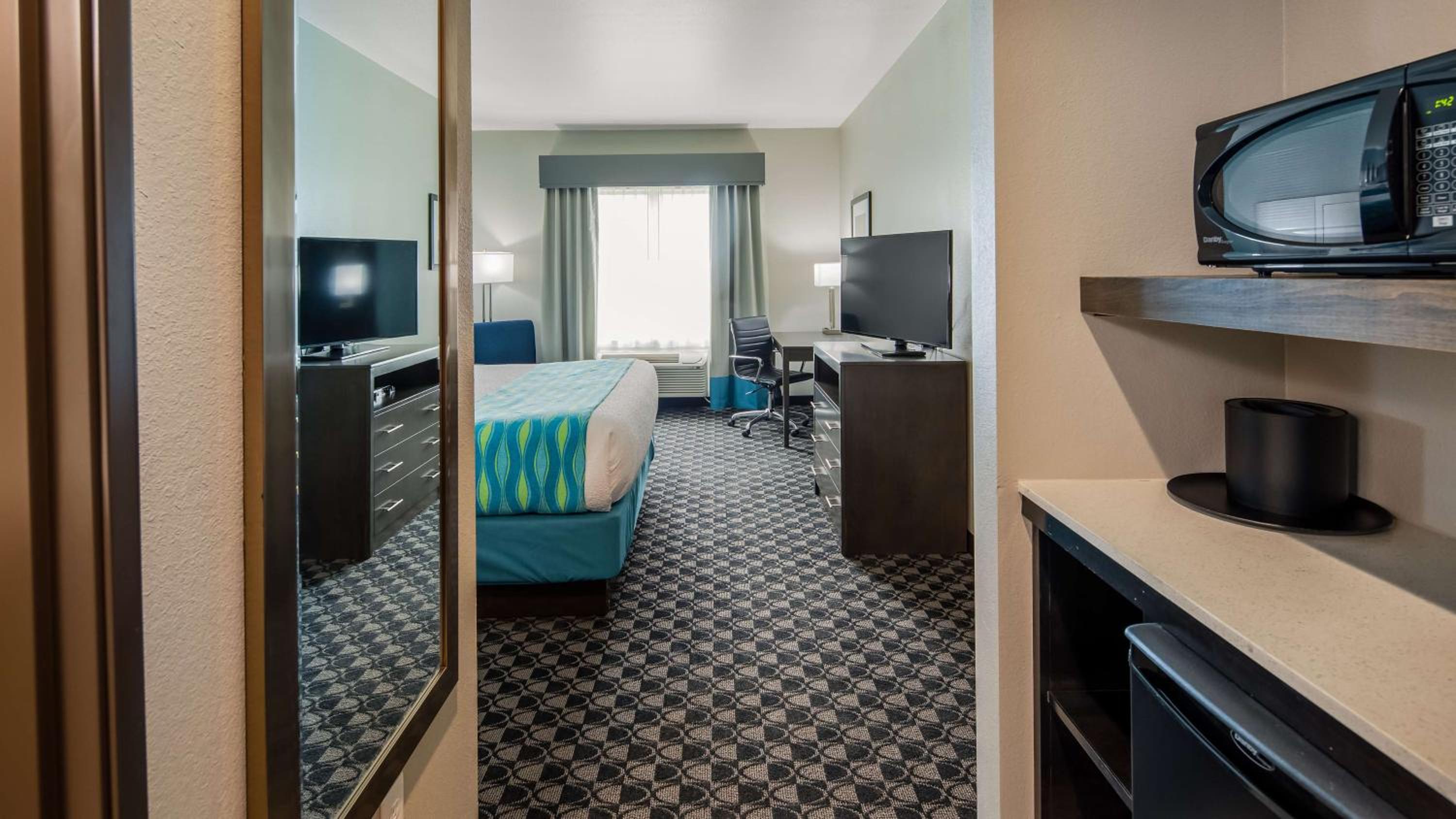 King Room - Non-Smoking photo 2