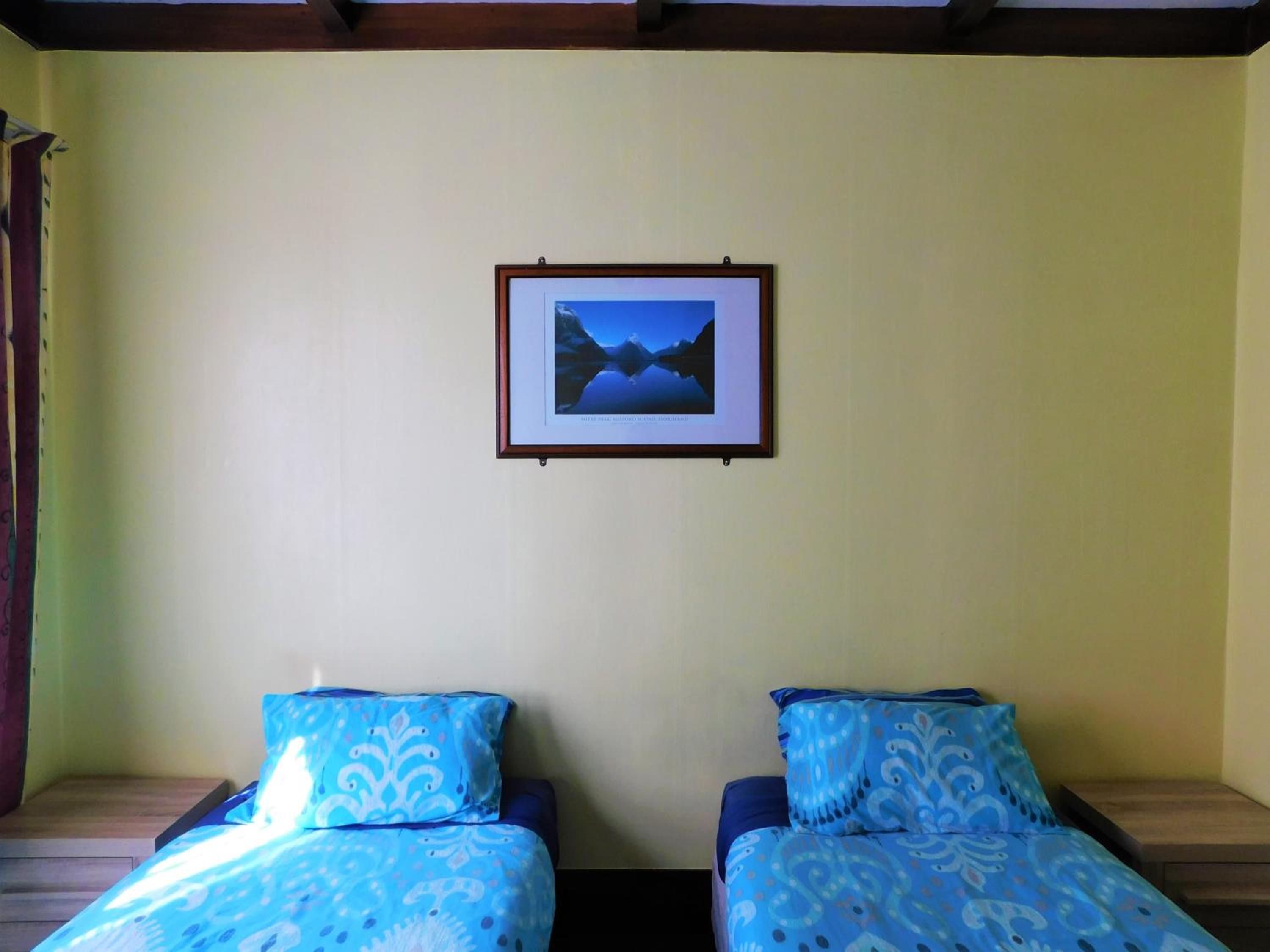 Budget Twin Room - Photo 5