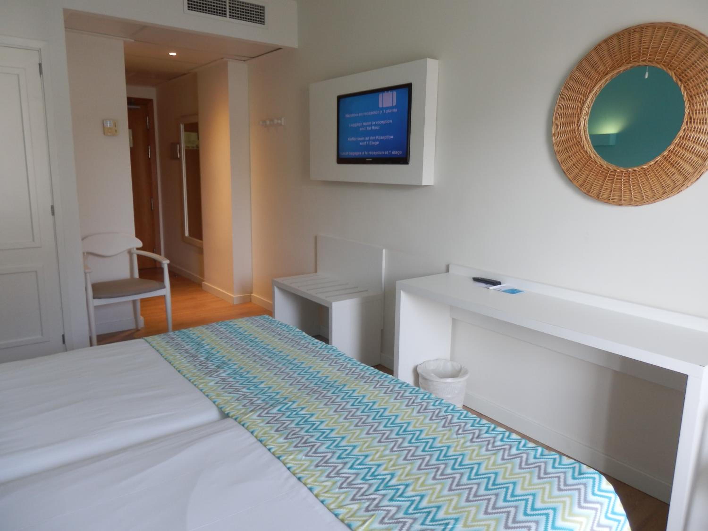 Triple Room (2 Adults + 1 Child) photo 3