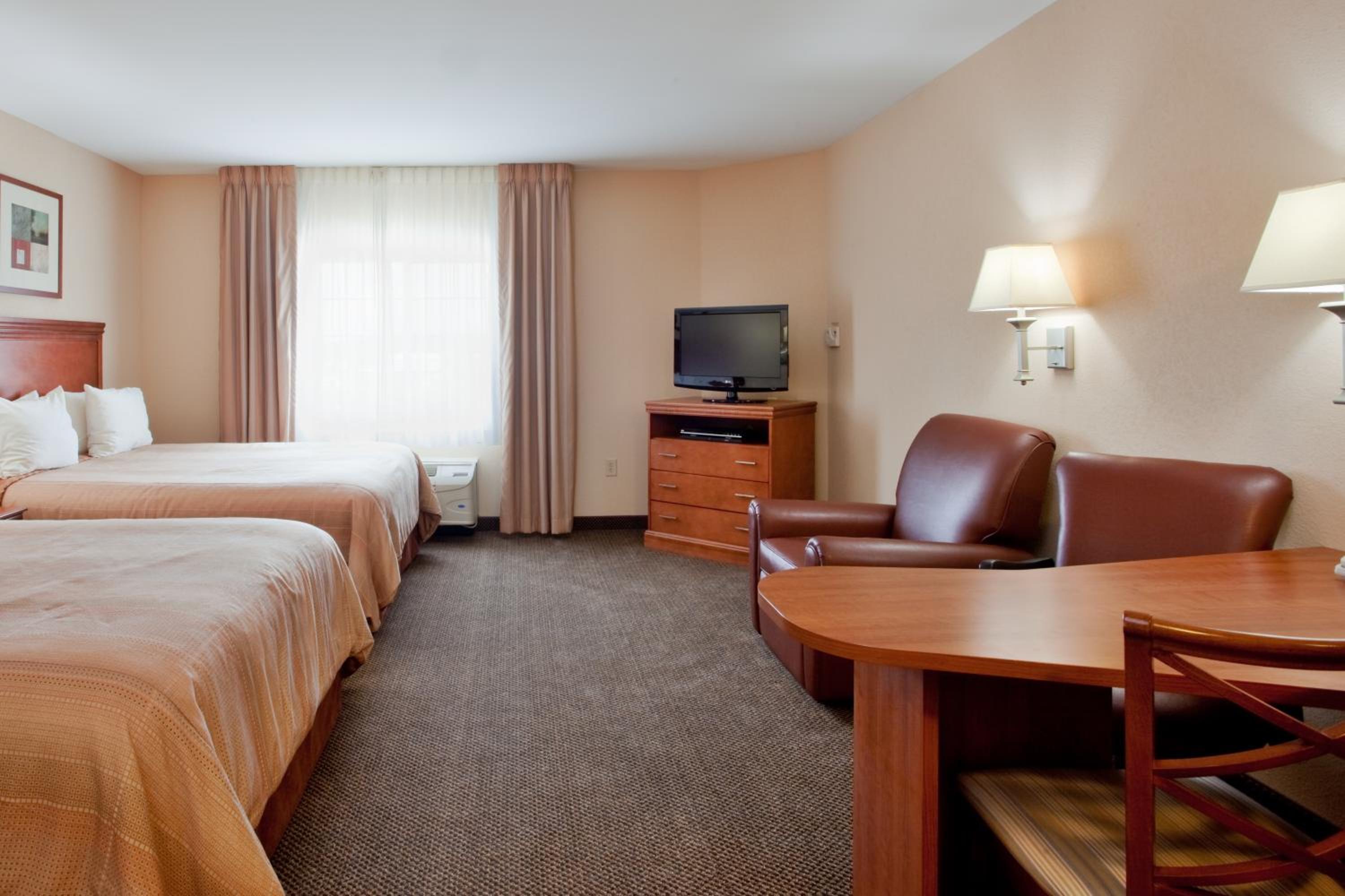Double Studio Suite with Two Double Beds - Disability Access - Photo 3