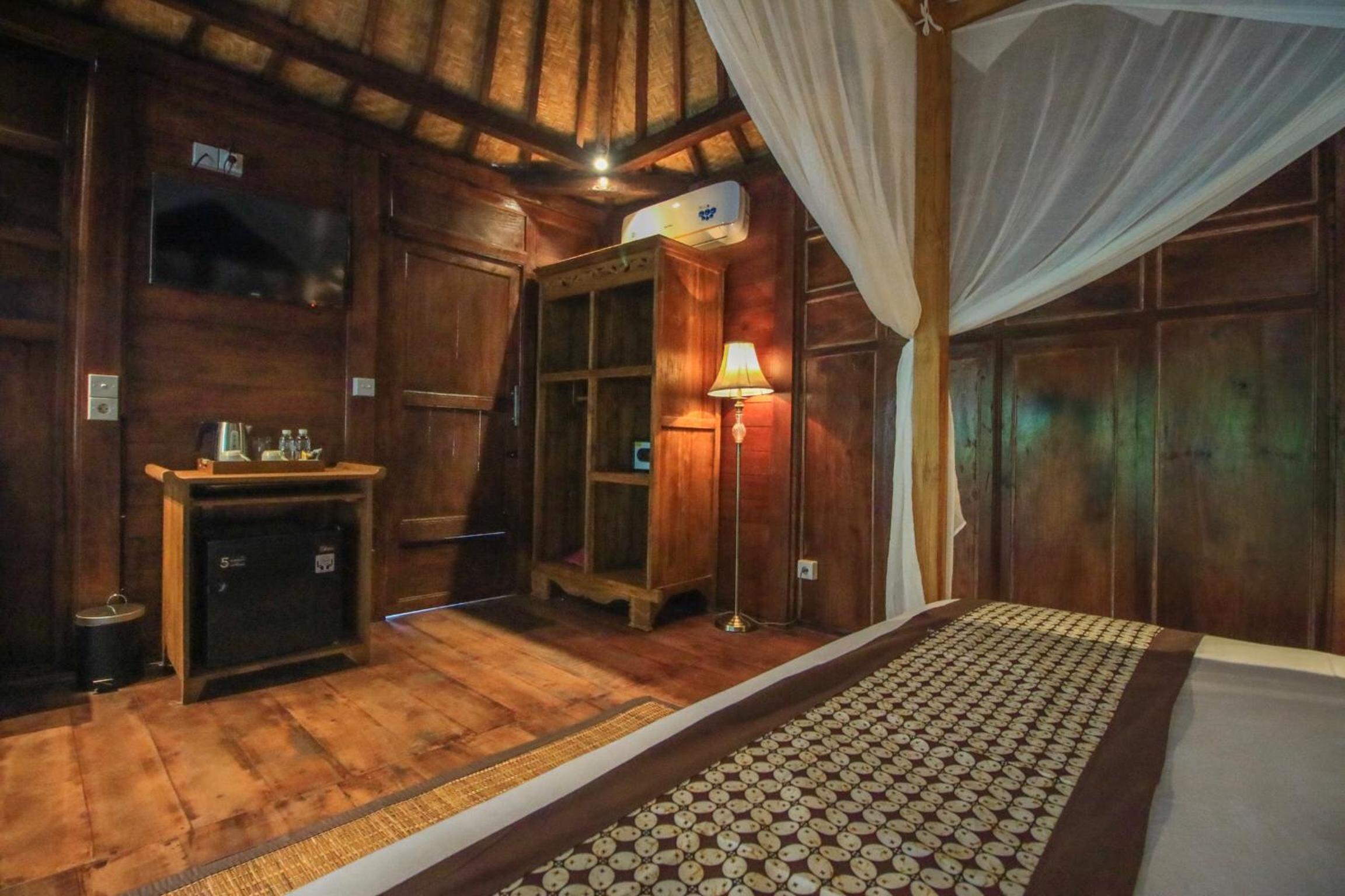 Unique Joglo Villa with Pool View with Daily Afternoon Tea  - Photo 2
