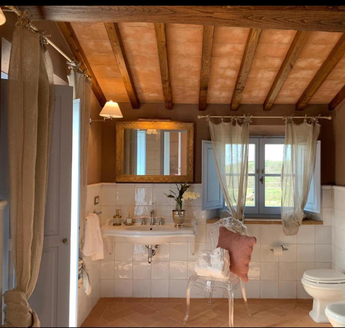 Deluxe Junior Suite - Photo 17