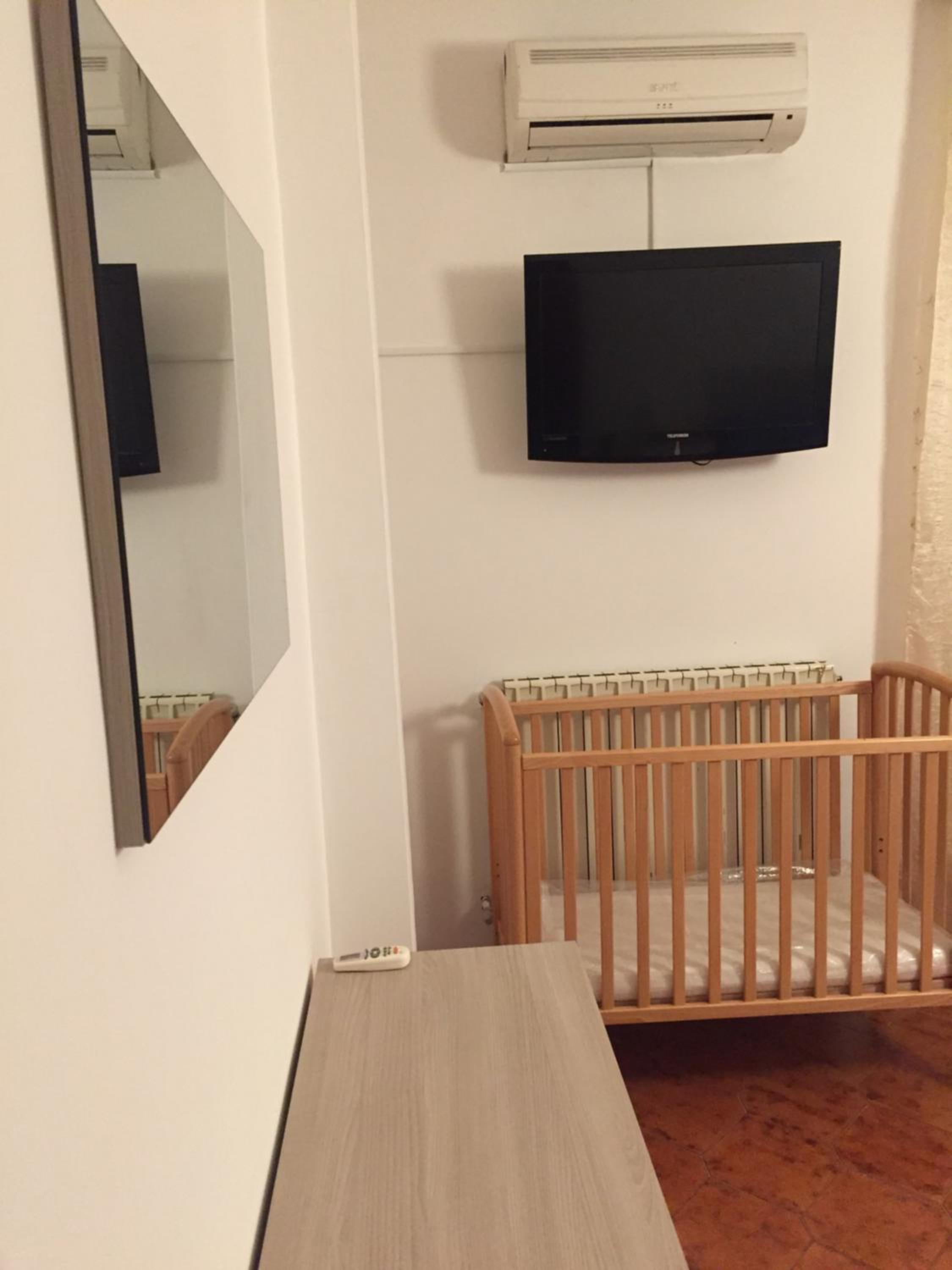One-Bedroom Apartment - Photo 8