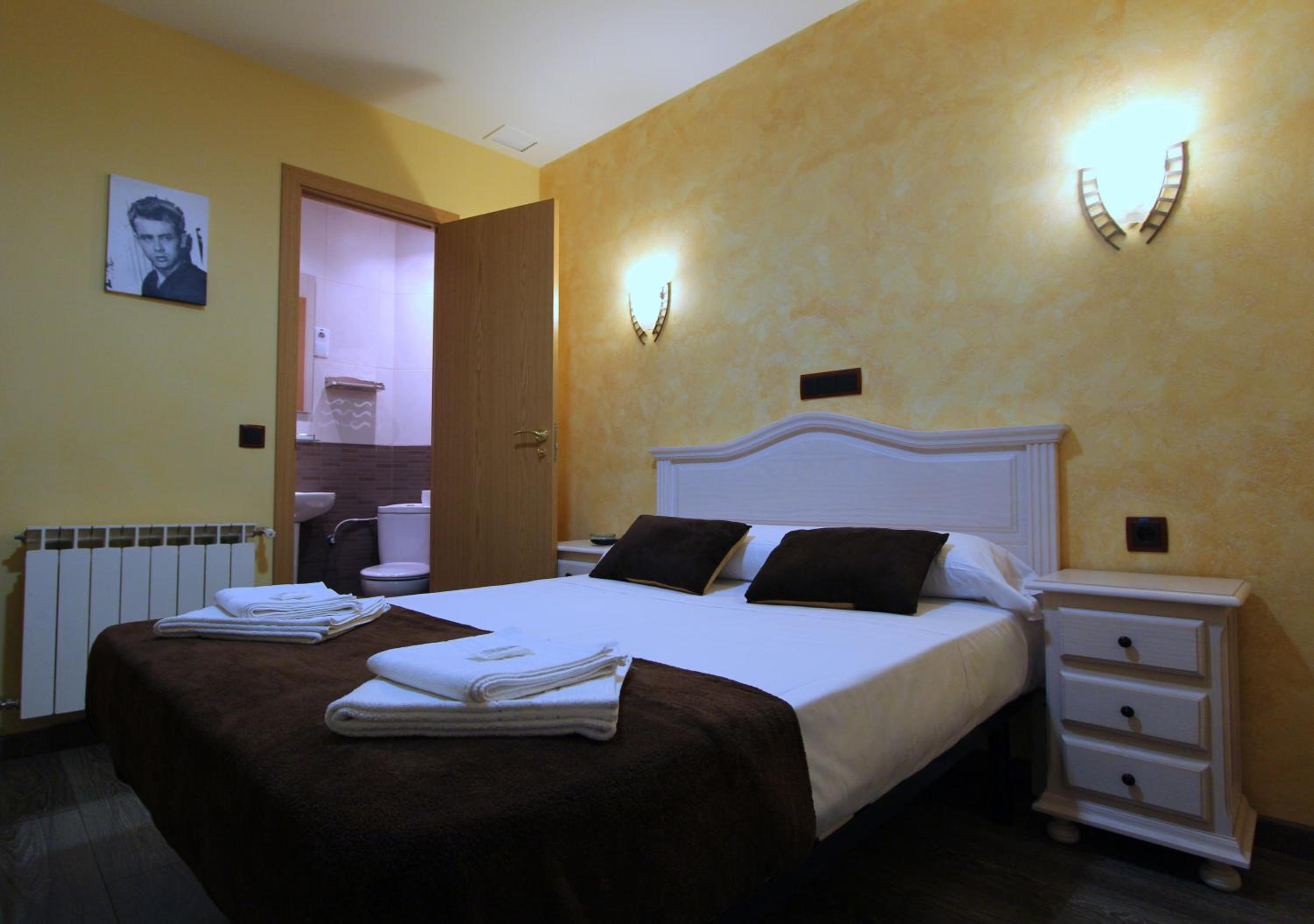 Double Room - Photo 25