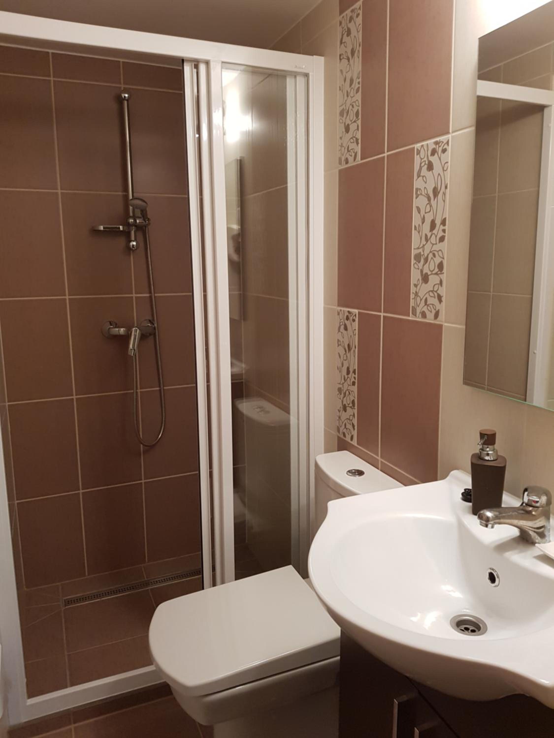 Budget Twin Room - Photo 2