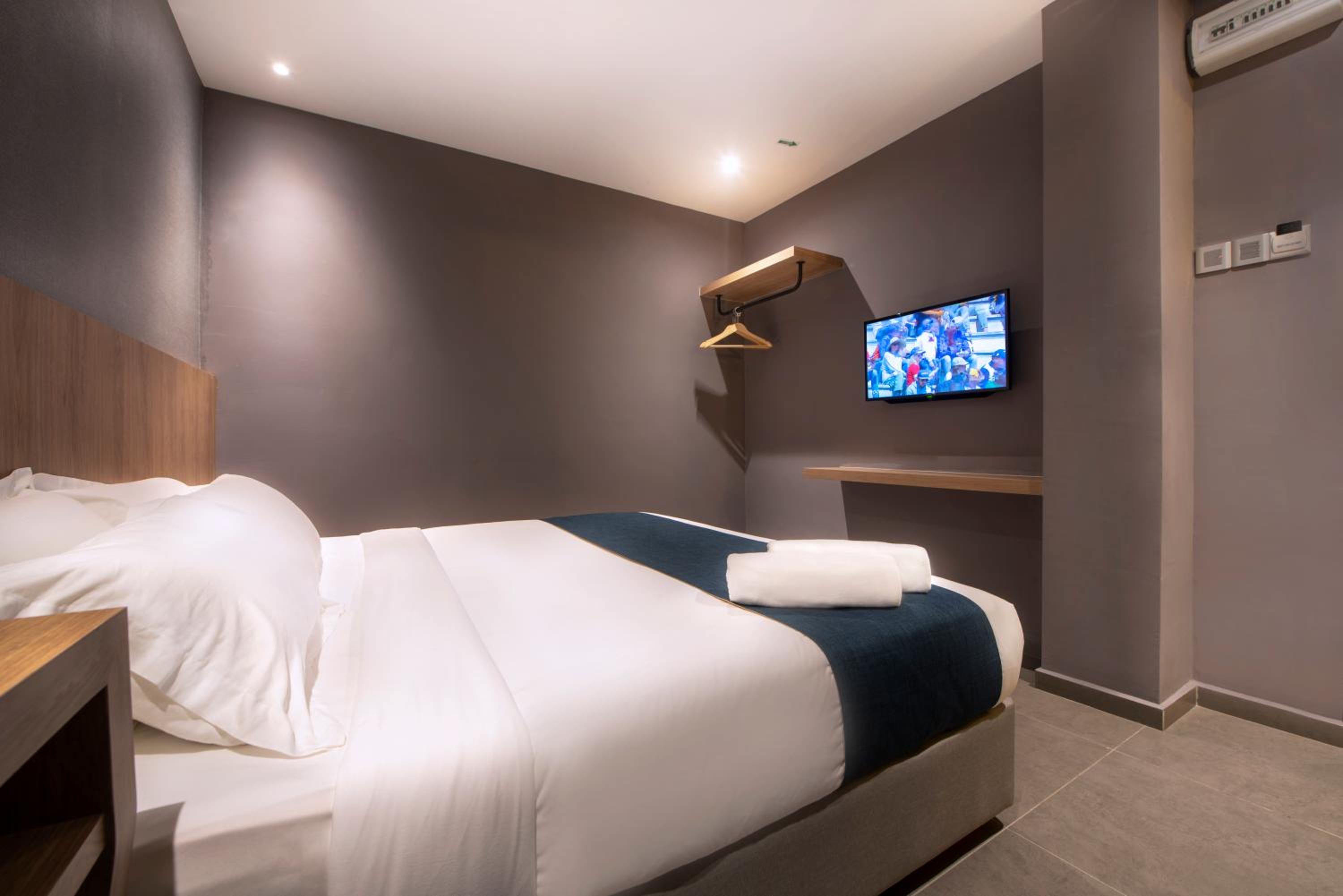 Standard King Room (No Window)
