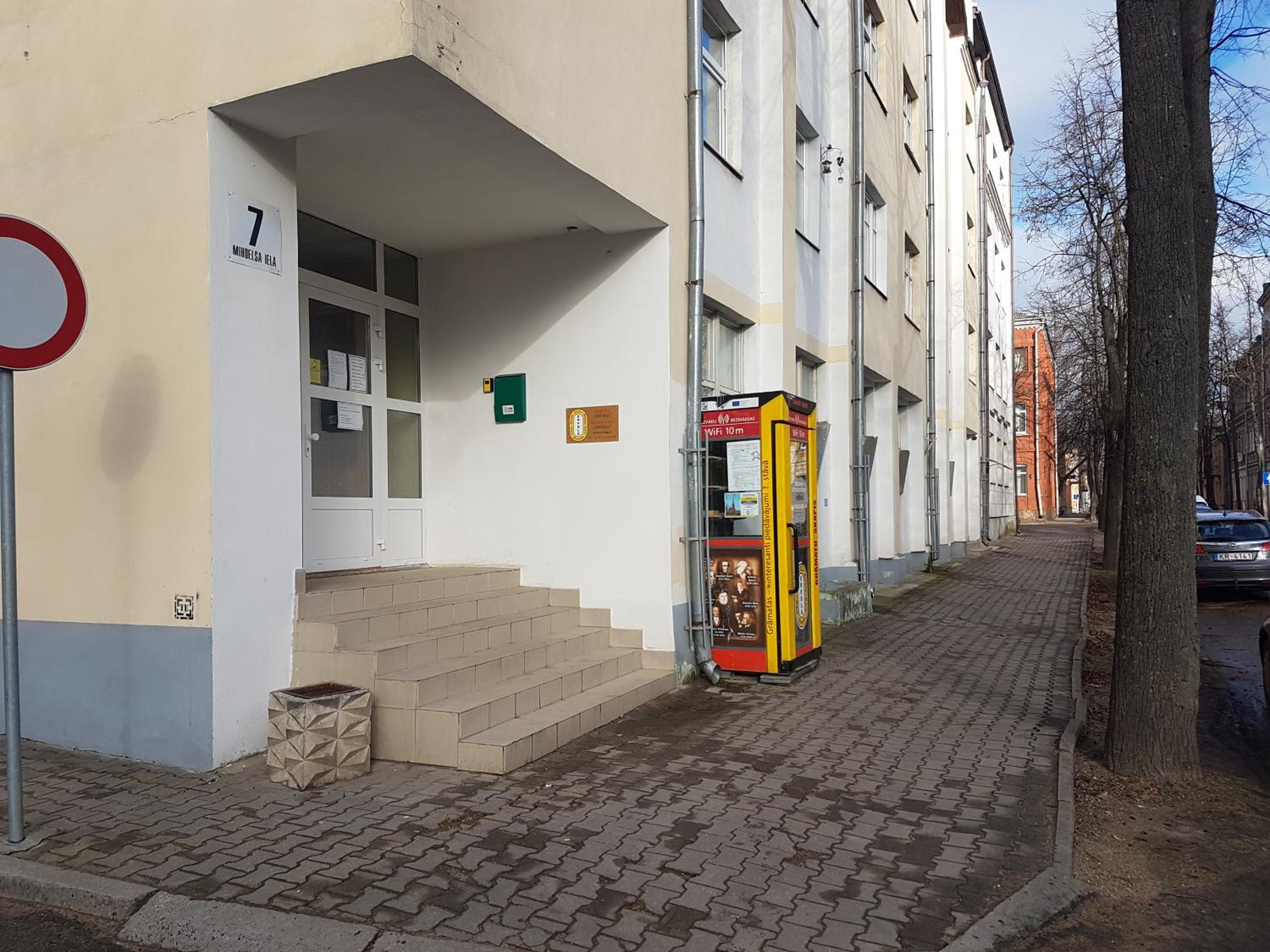 One-Bedroom Apartment - Photo 11