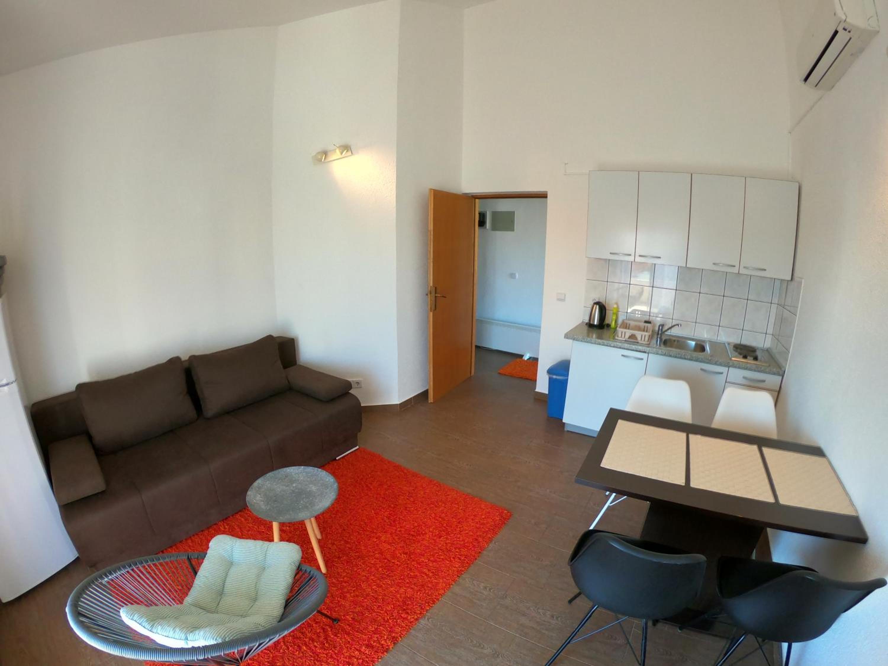 One-Bedroom Apartment - Photo 7