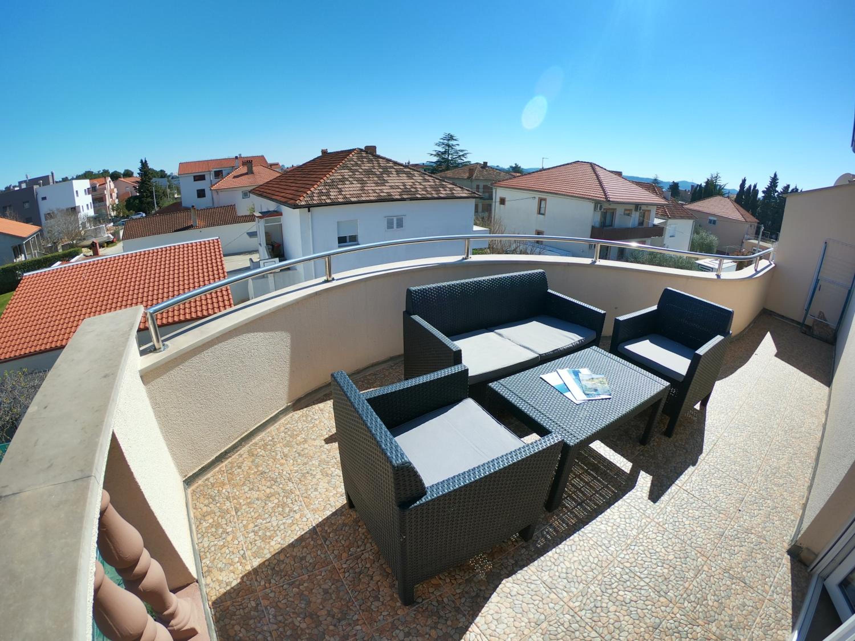 One-Bedroom Apartment - Photo 2