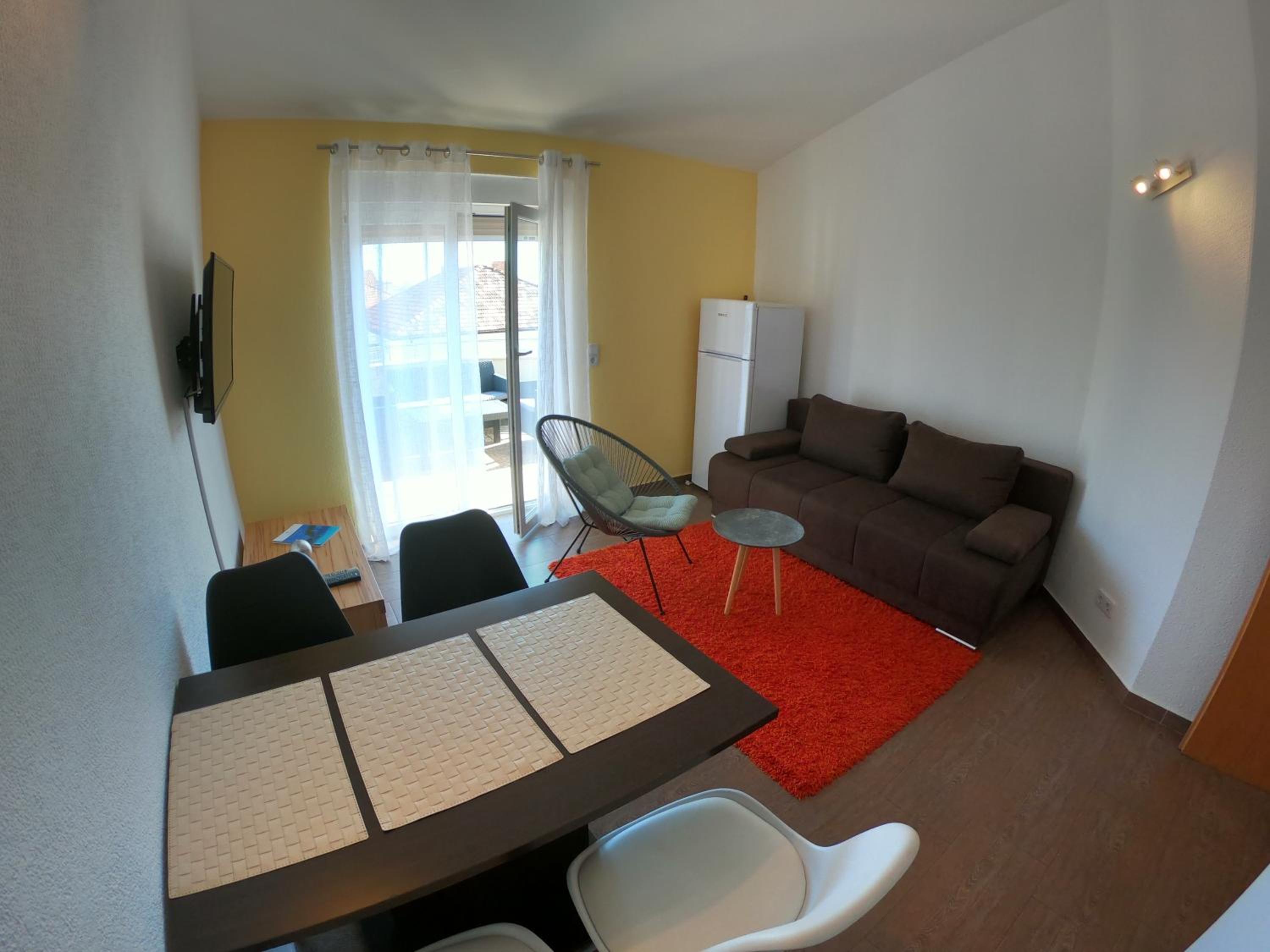 One-Bedroom Apartment - Photo 4