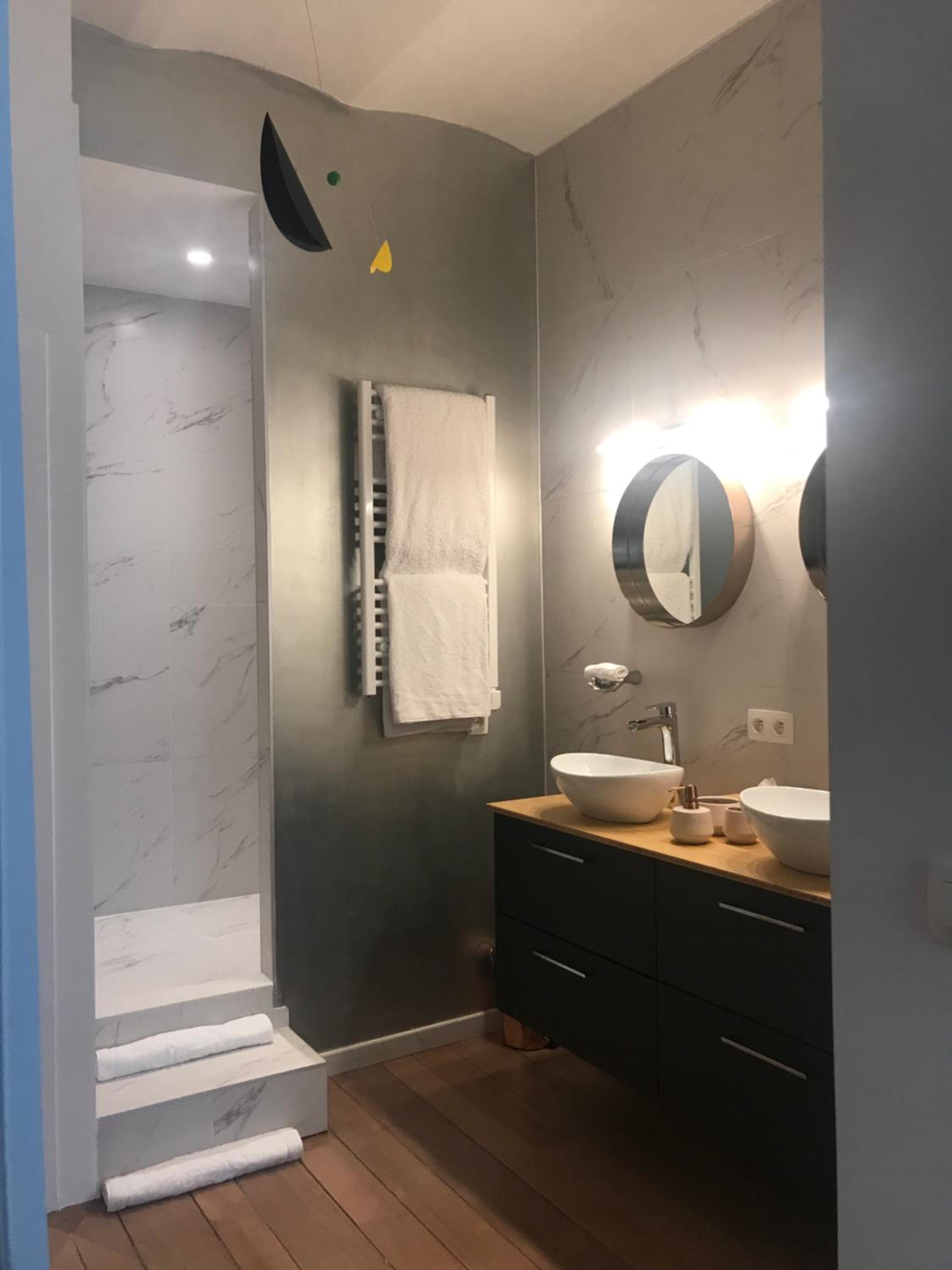 Double Room with Private Bathroom - Photo 23