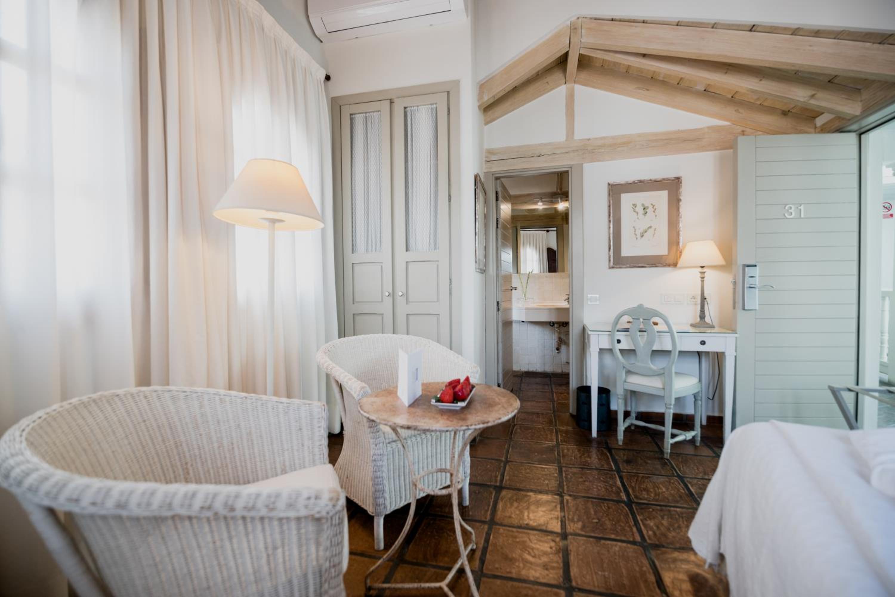 Superior Double or Twin Room - Photo 14