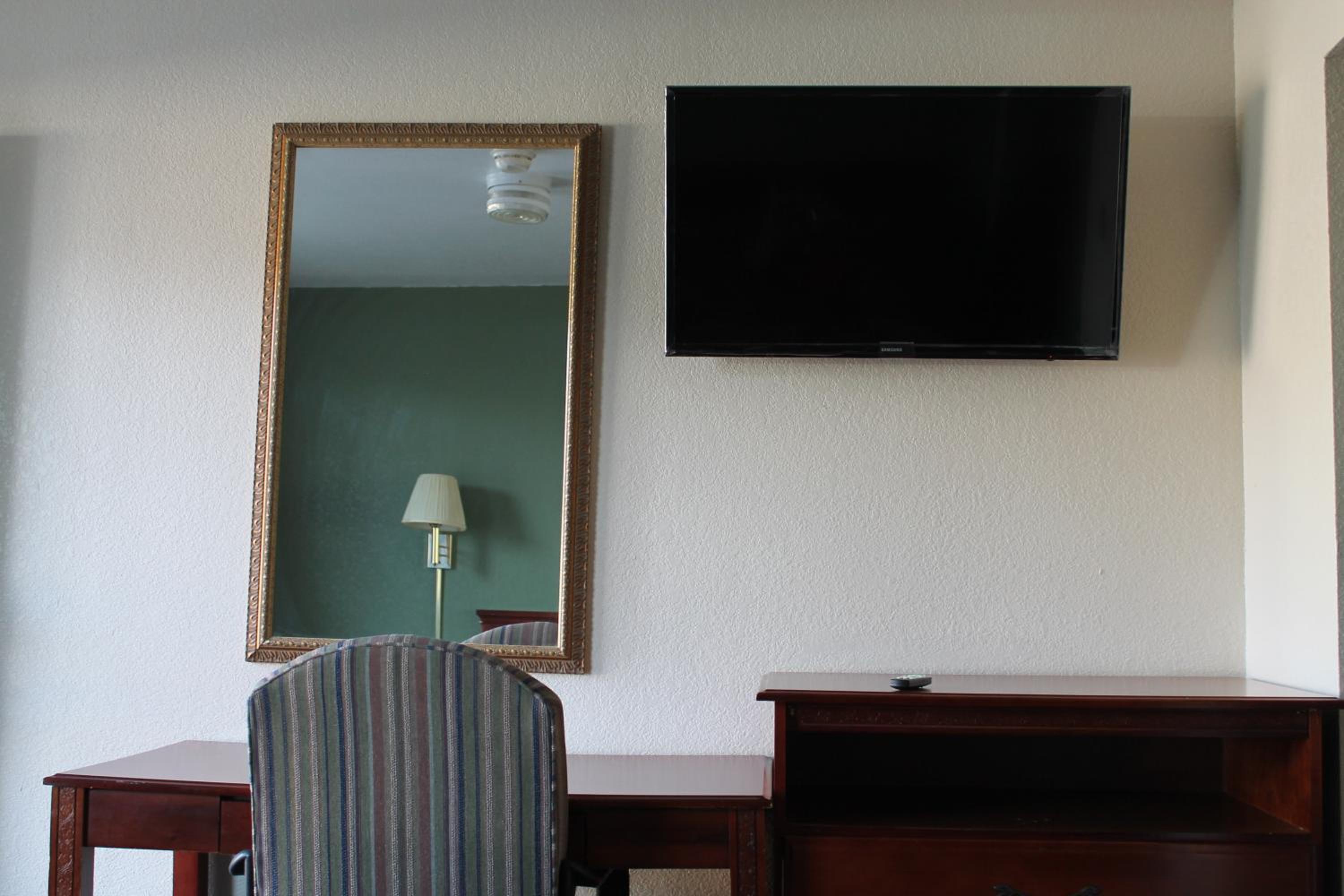 King Room - Non-Smoking photo 3
