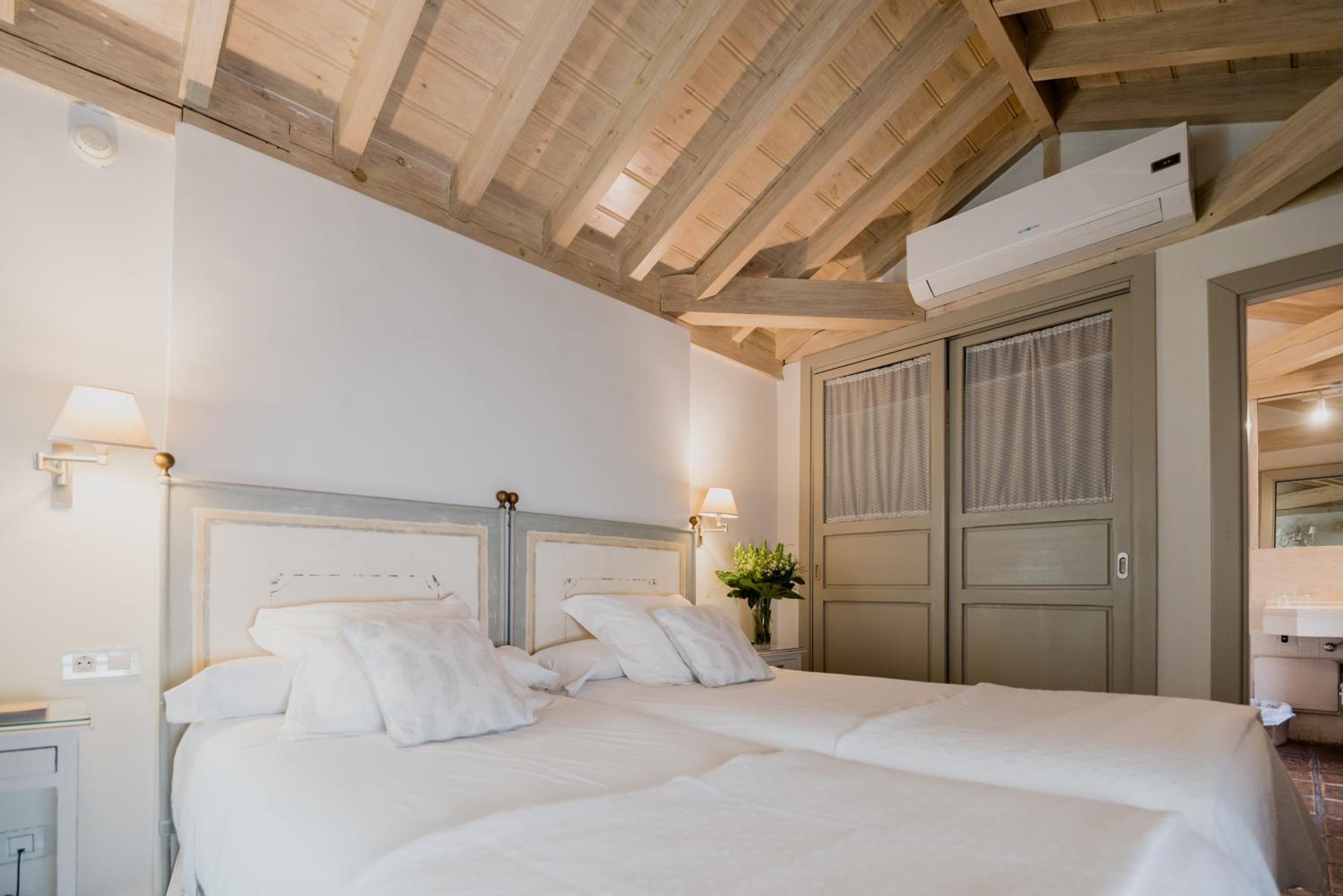 Superior Double or Twin Room - Photo 29