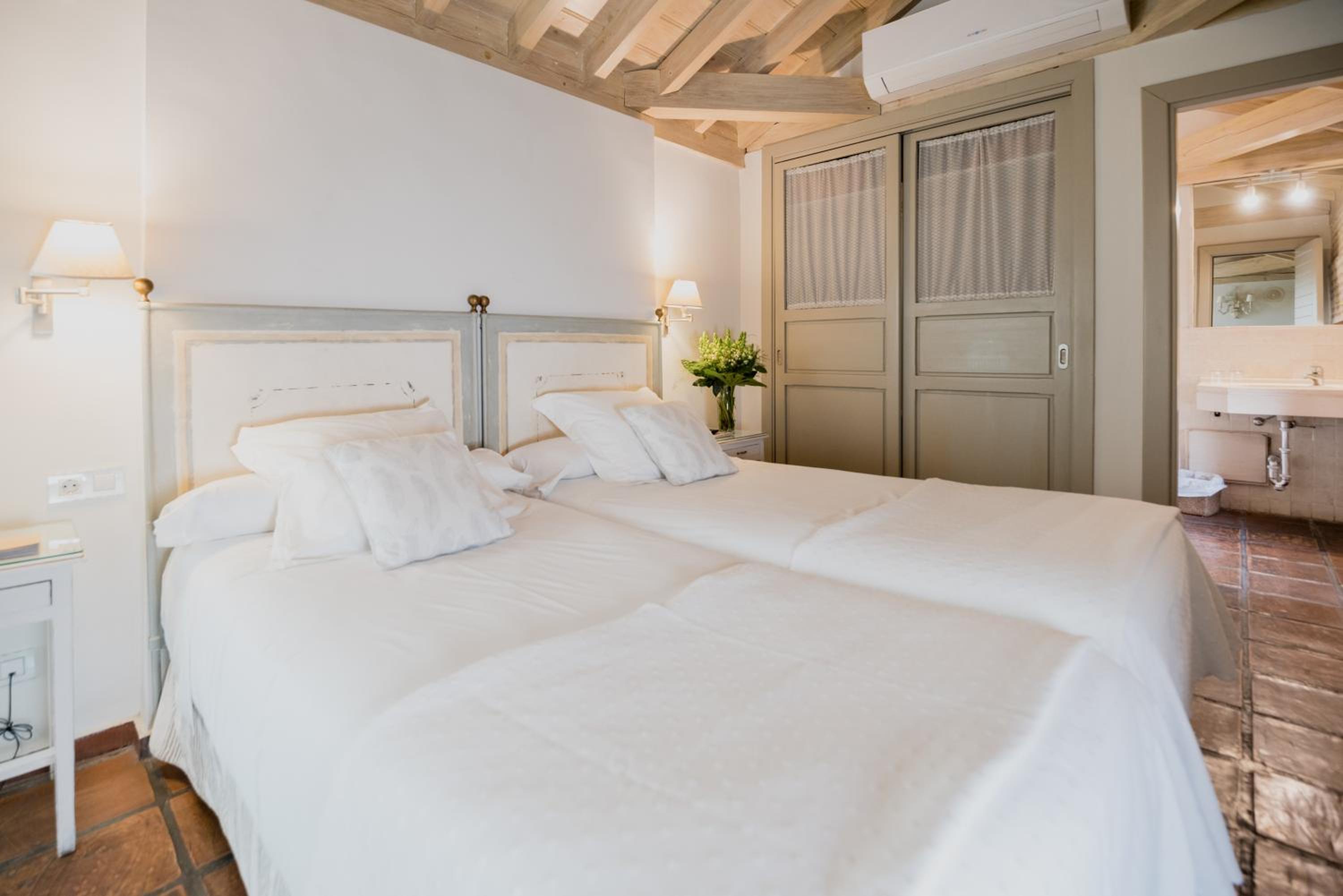 Superior Double or Twin Room - Photo 28
