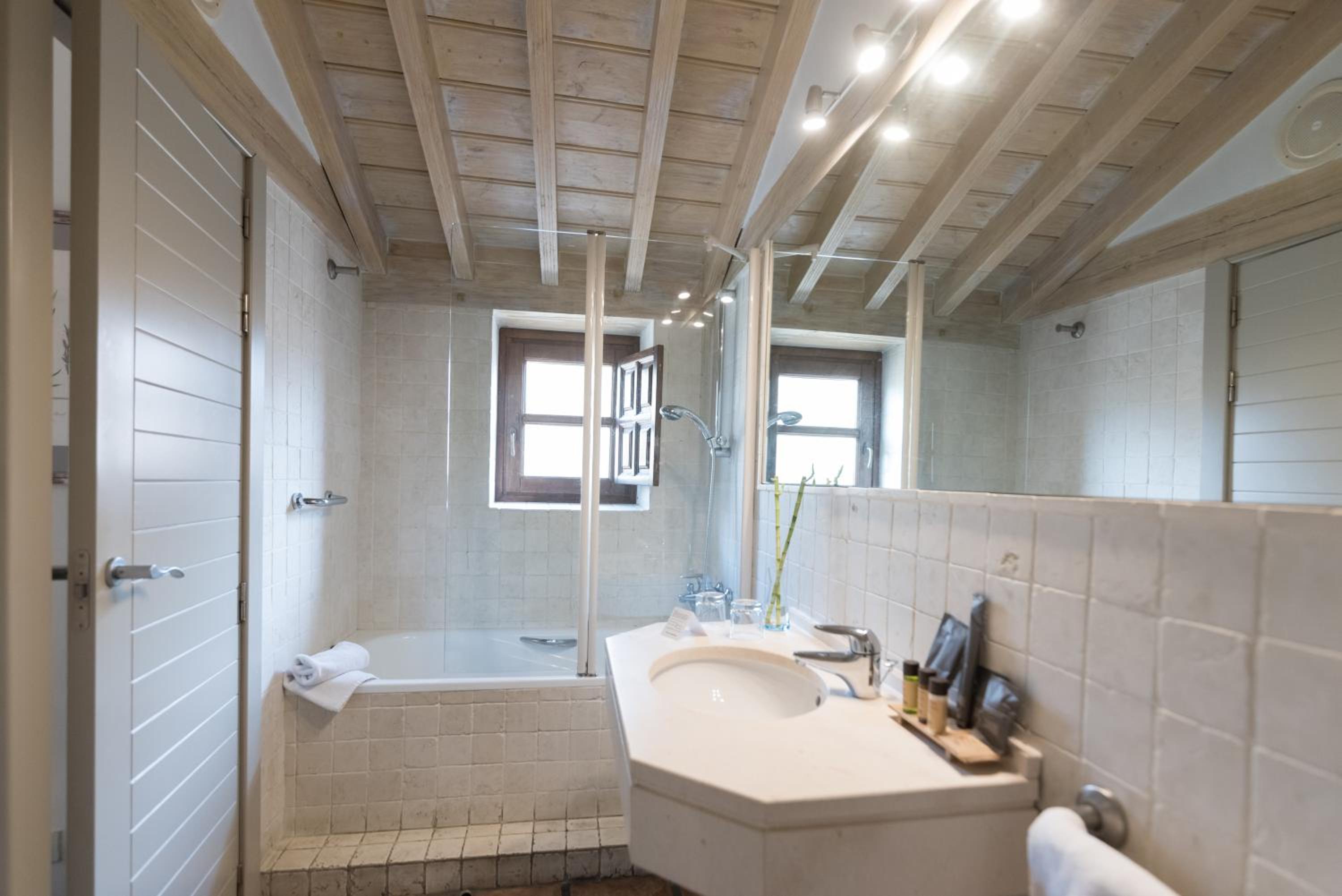 Superior Double or Twin Room - Photo 27
