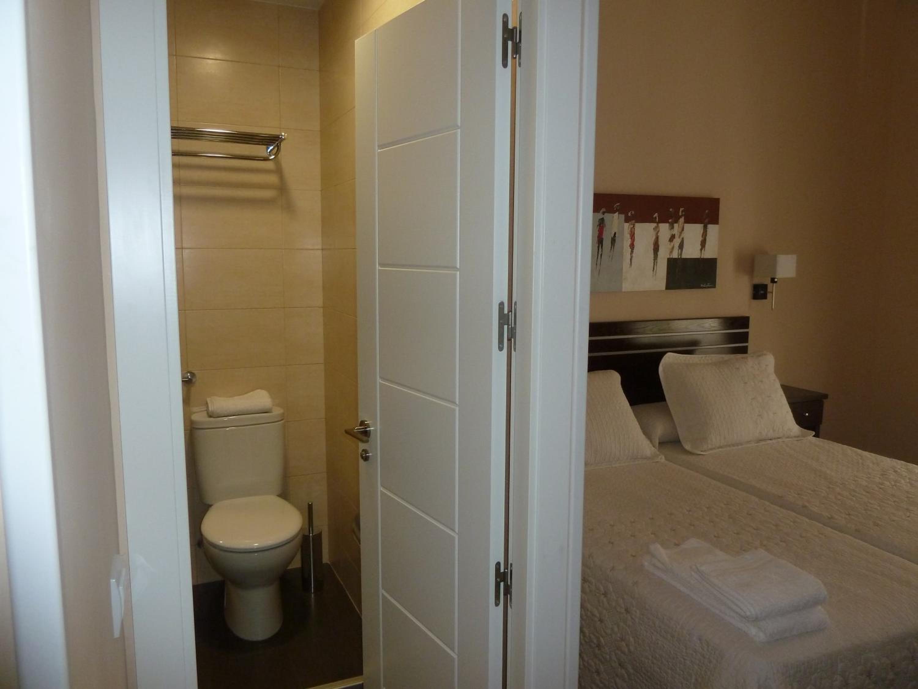 Double or Twin Room - Photo 12