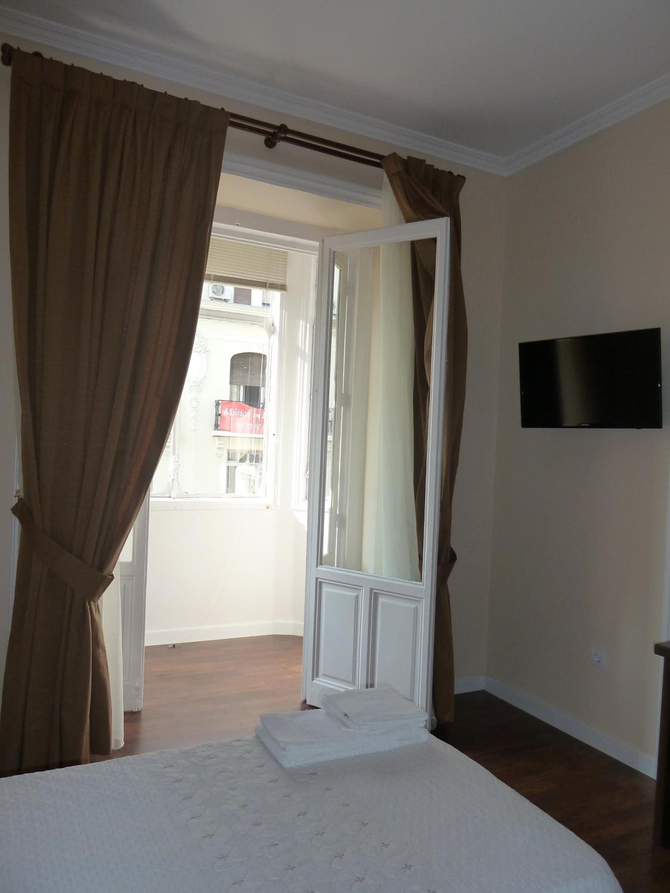 Double or Twin Room - Photo 13