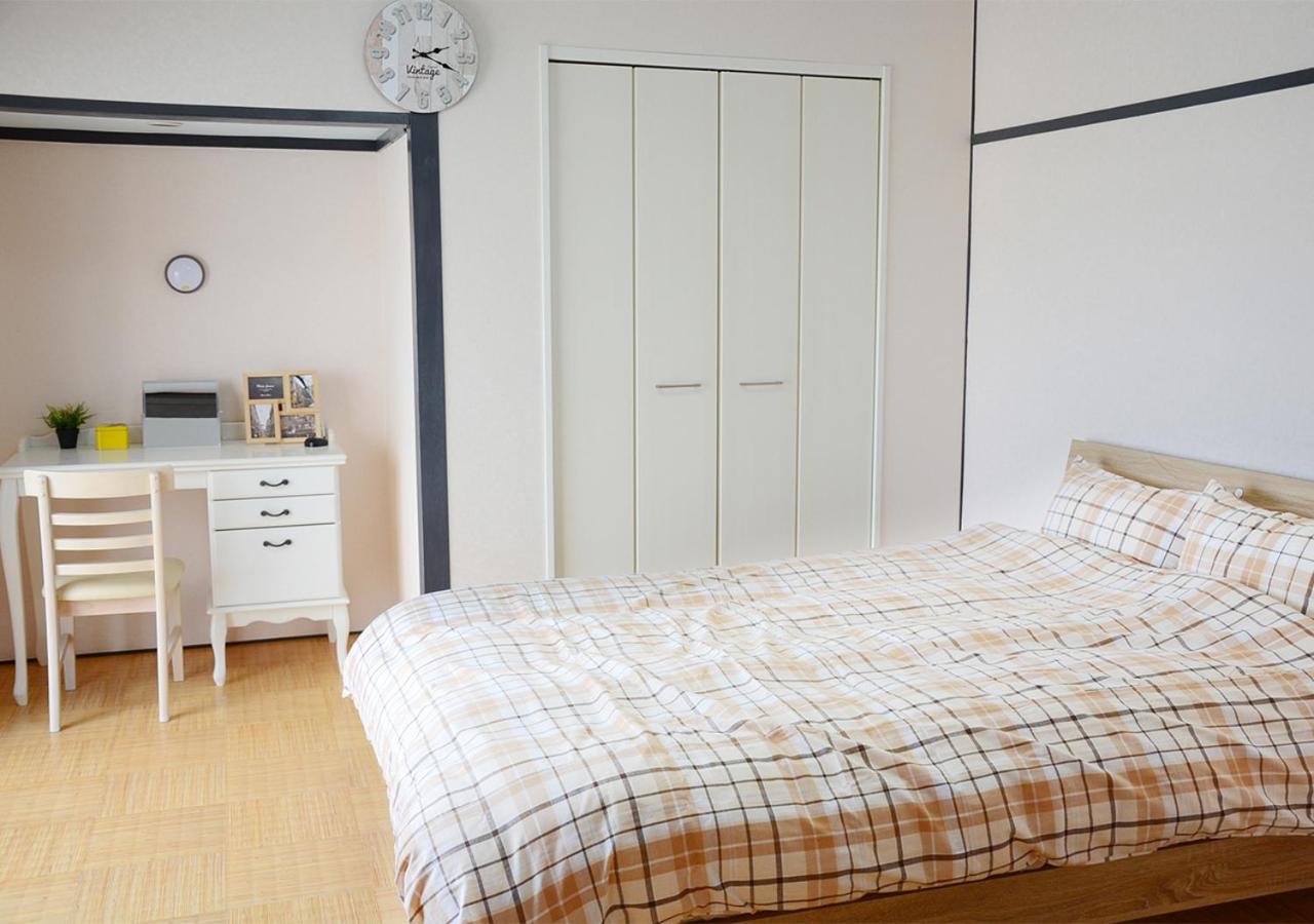 One-Bedroom Apartment - Photo 2