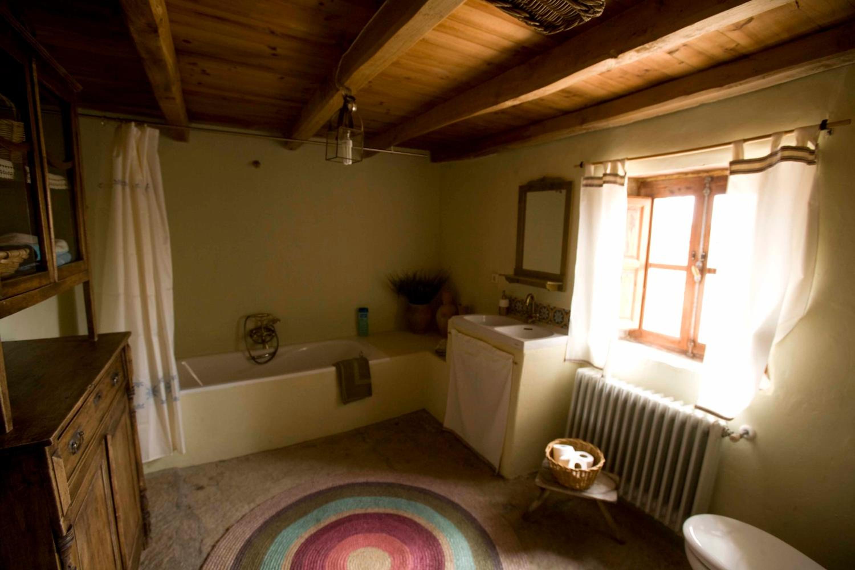 Three-Bedroom House photo 3