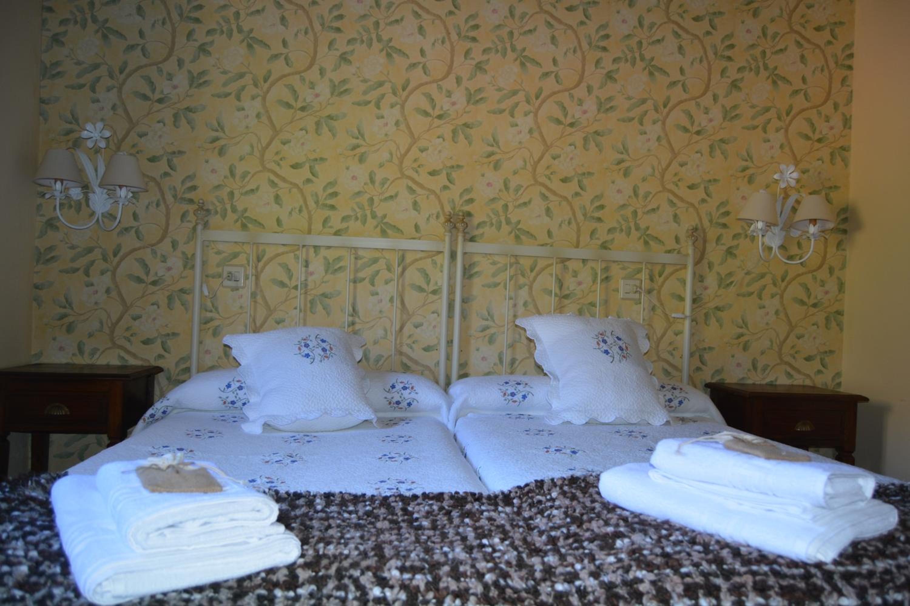 Twin Room - Photo 2