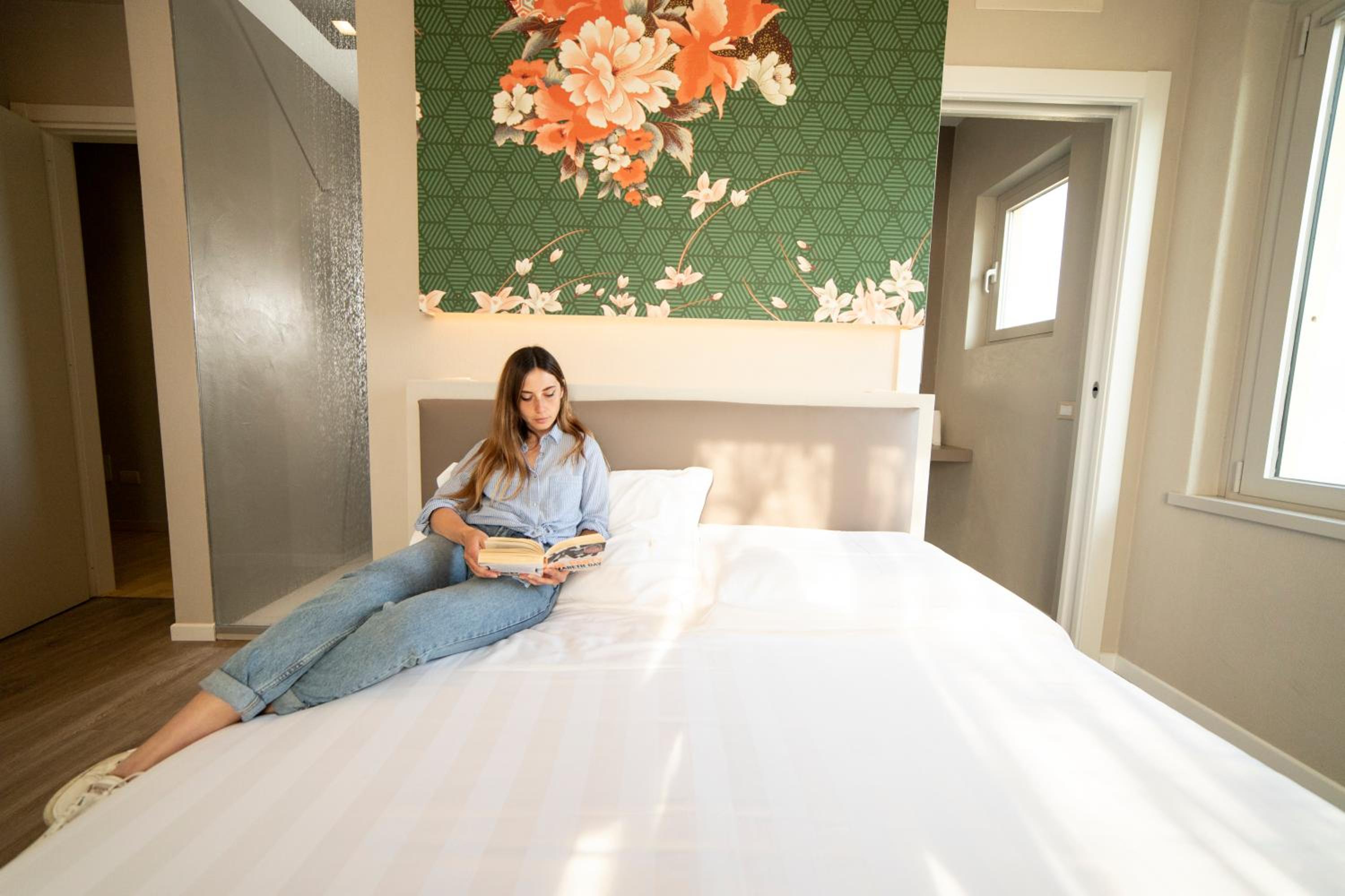 Superior Double or Twin Room with Lake View - Photo 7