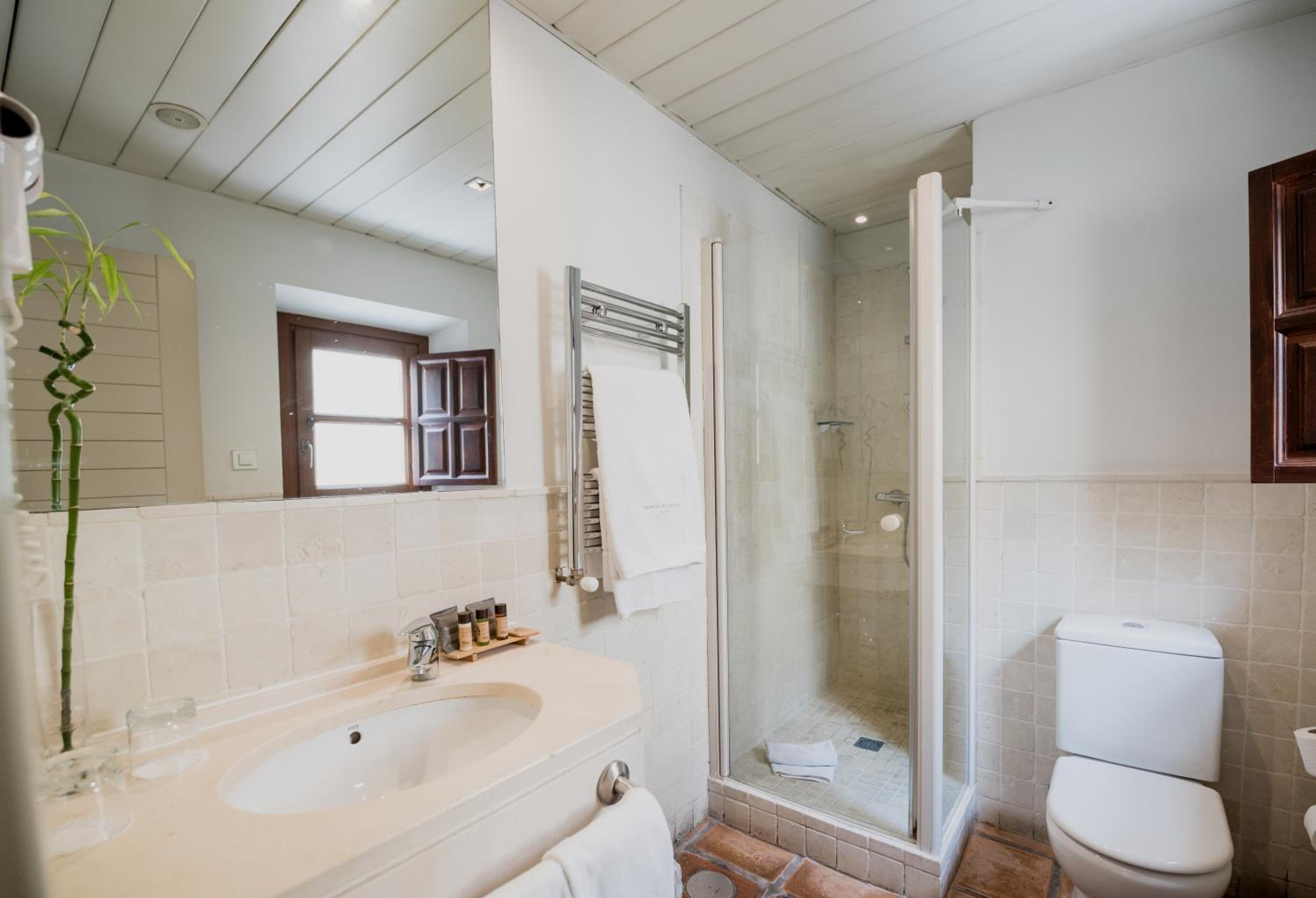 Superior Double or Twin Room - Photo 8