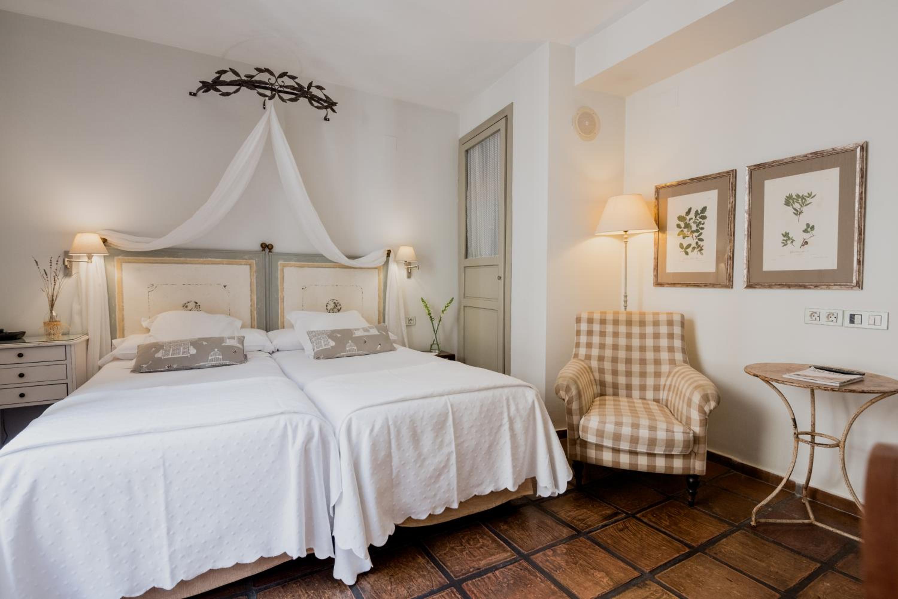 Superior Double or Twin Room - Photo 9