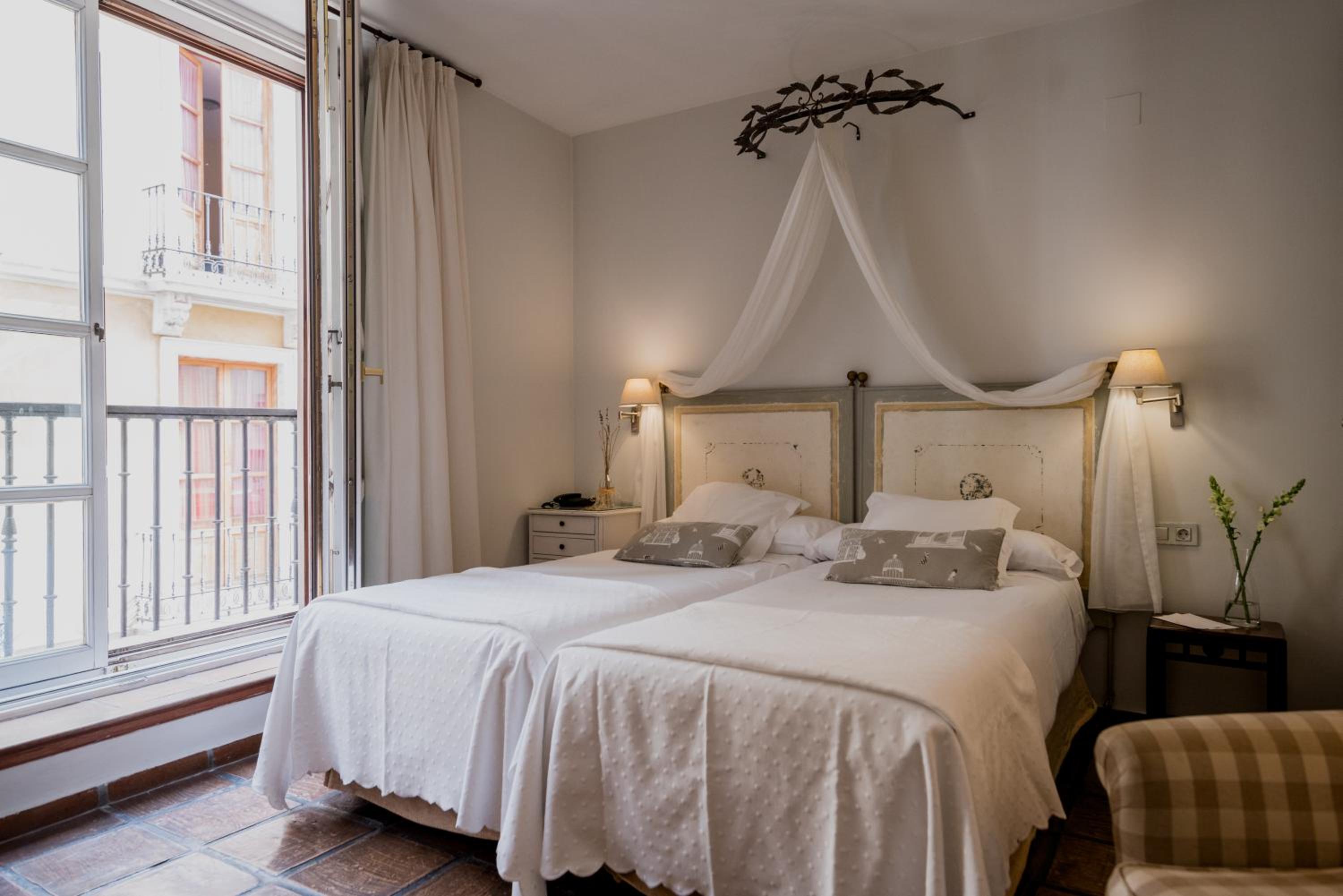 Superior Double or Twin Room - Photo 10