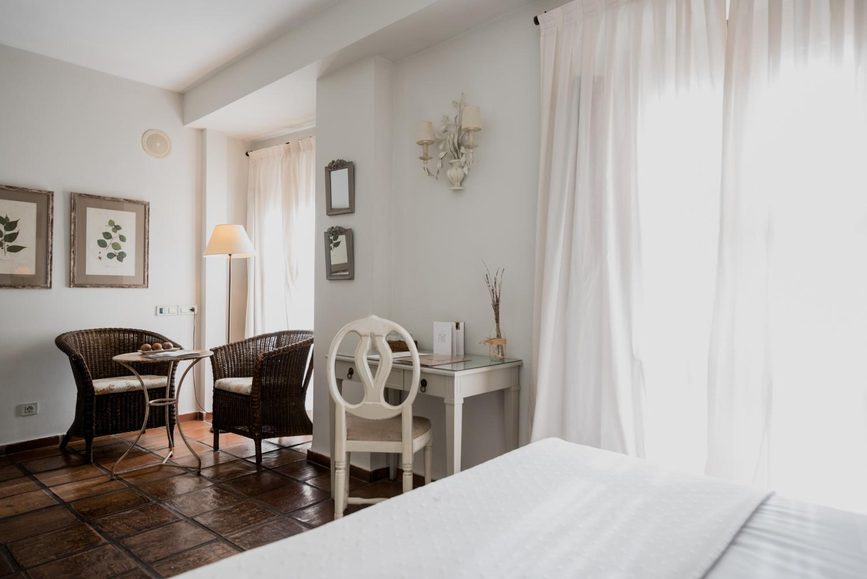 Standard Double or Twin Room - Photo 15
