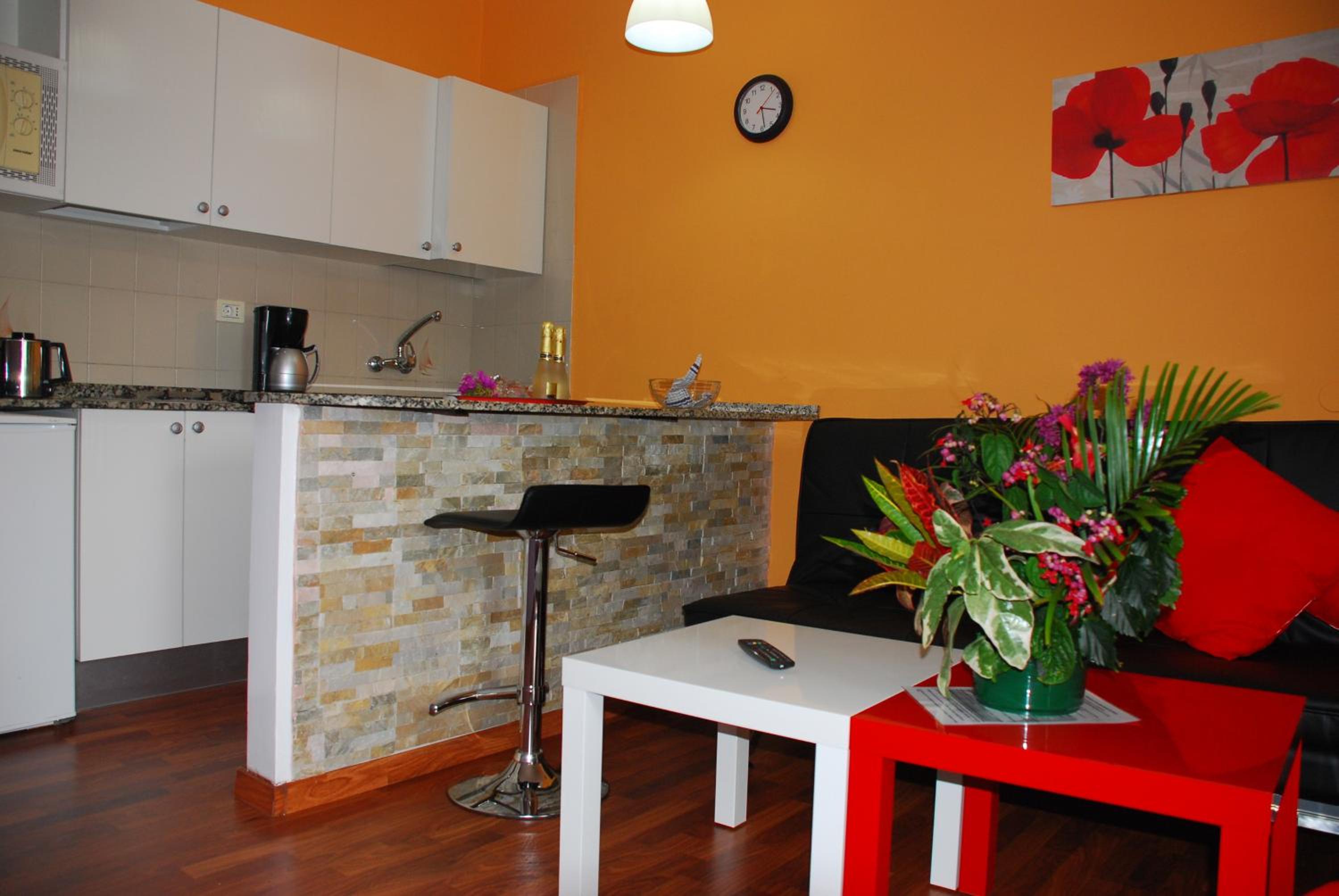 One-Bedroom Apartment (1 - 3 Adults) photo 2