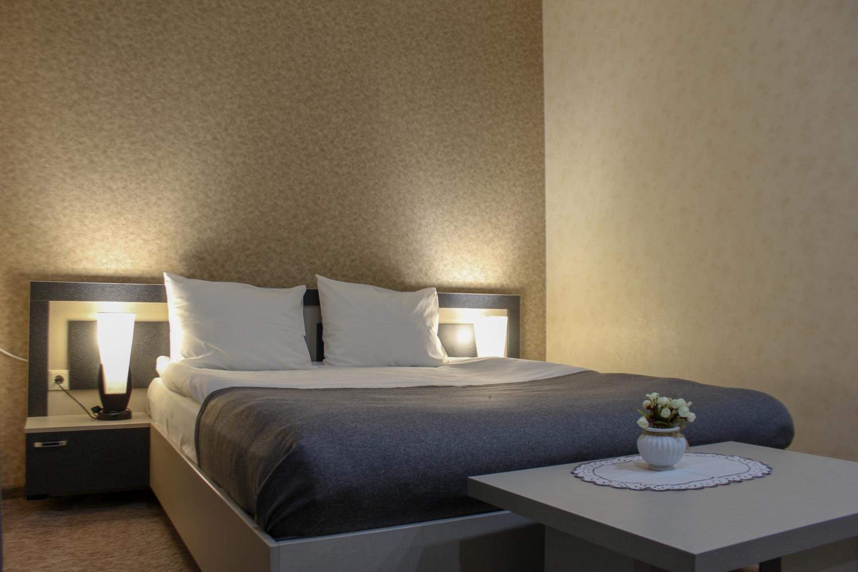 Double Room with Balcony - Photo 6