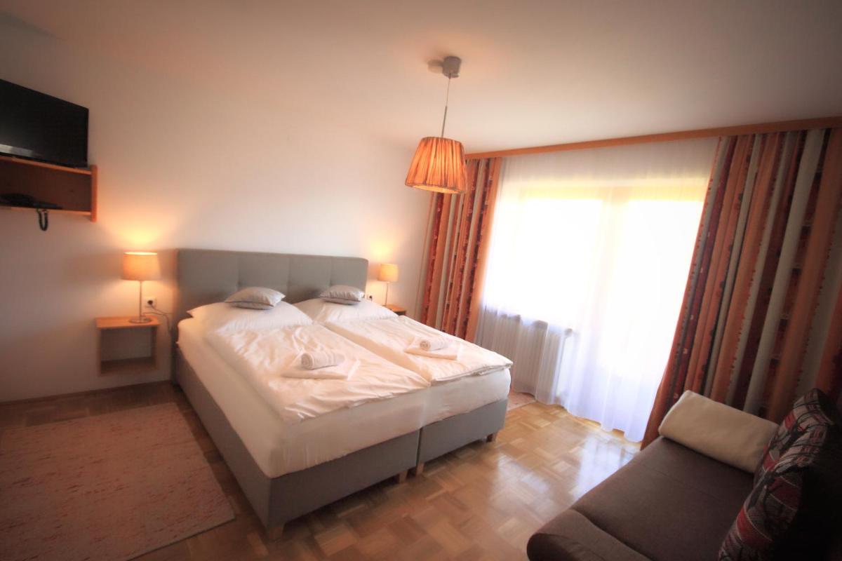 Double Room with Balcony and Mountain View photo 2
