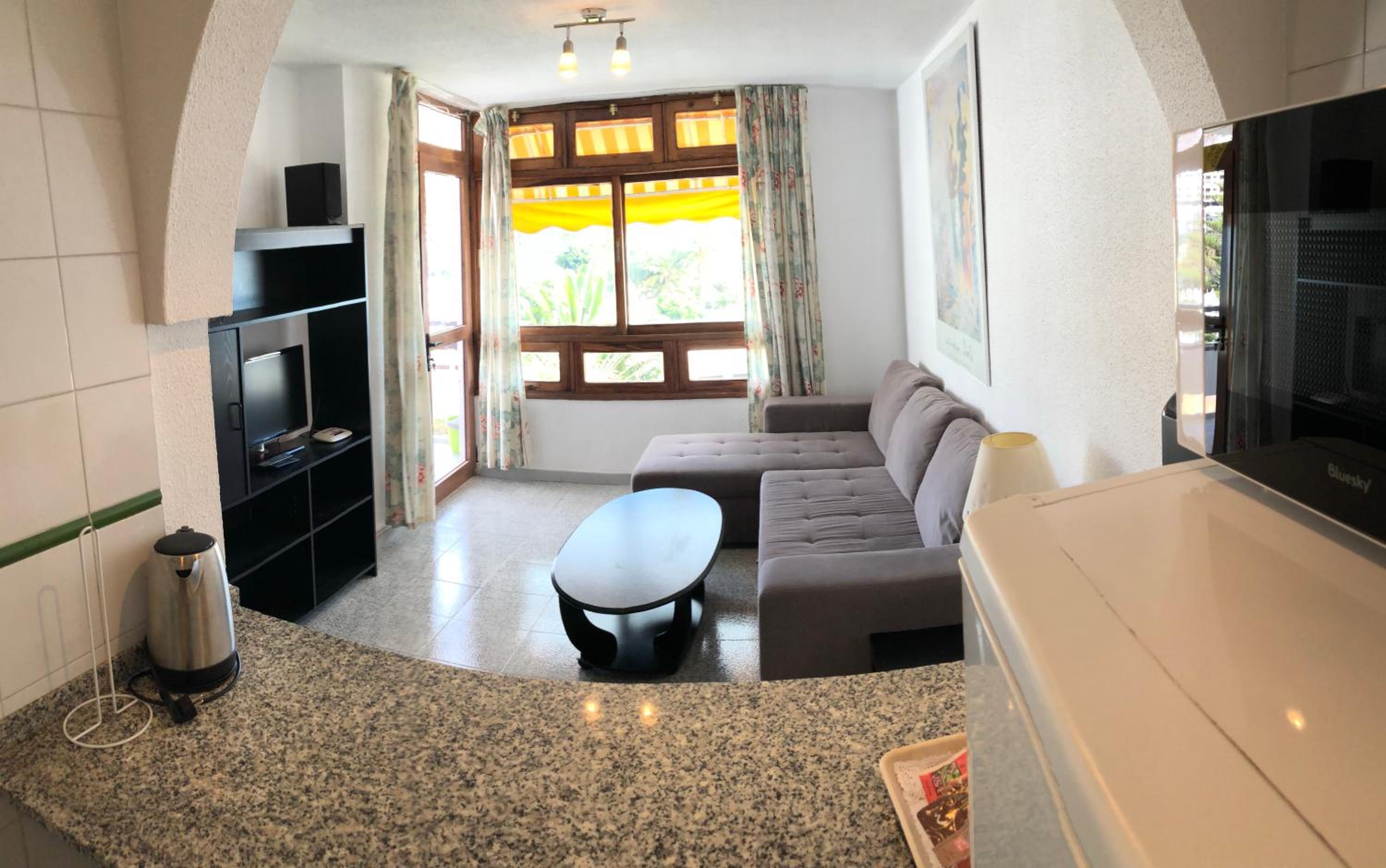 Apartamento con Balcón