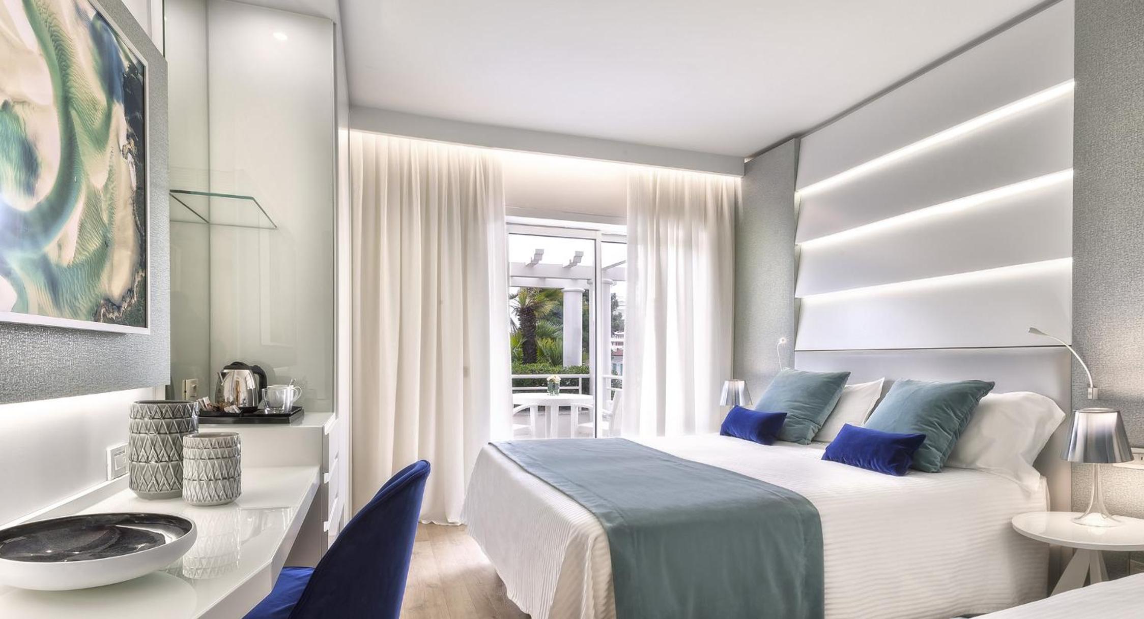 Luxury Sea View with Sofa Bed - Photo 1