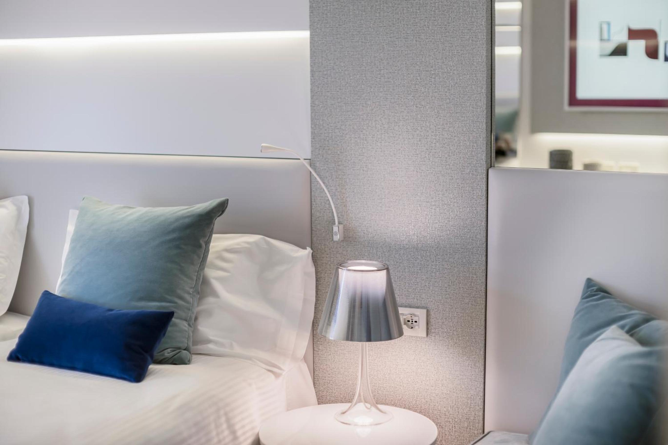 Luxury Sea View with Sofa Bed - Photo 10