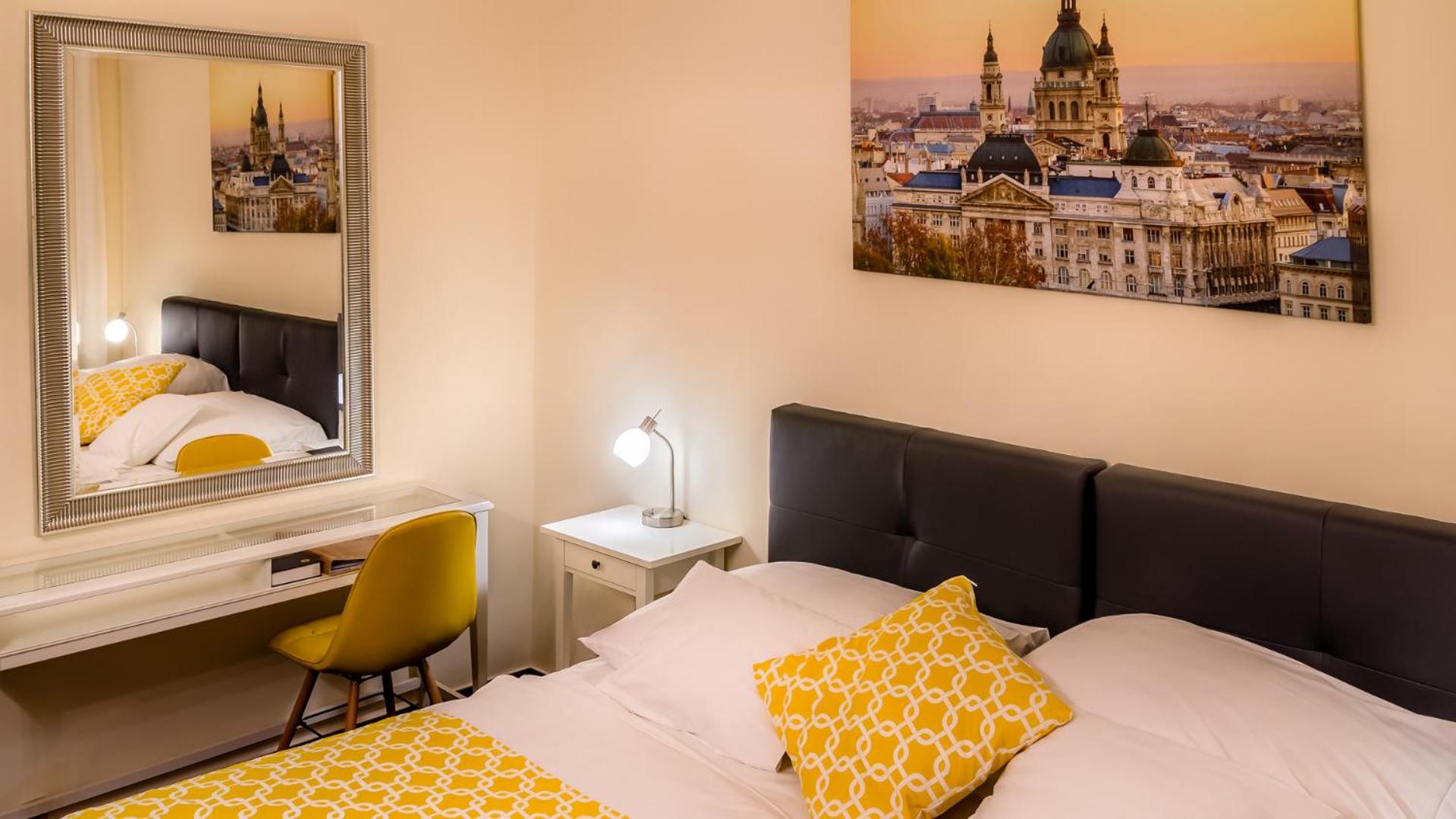Double or Twin Room - Photo 9