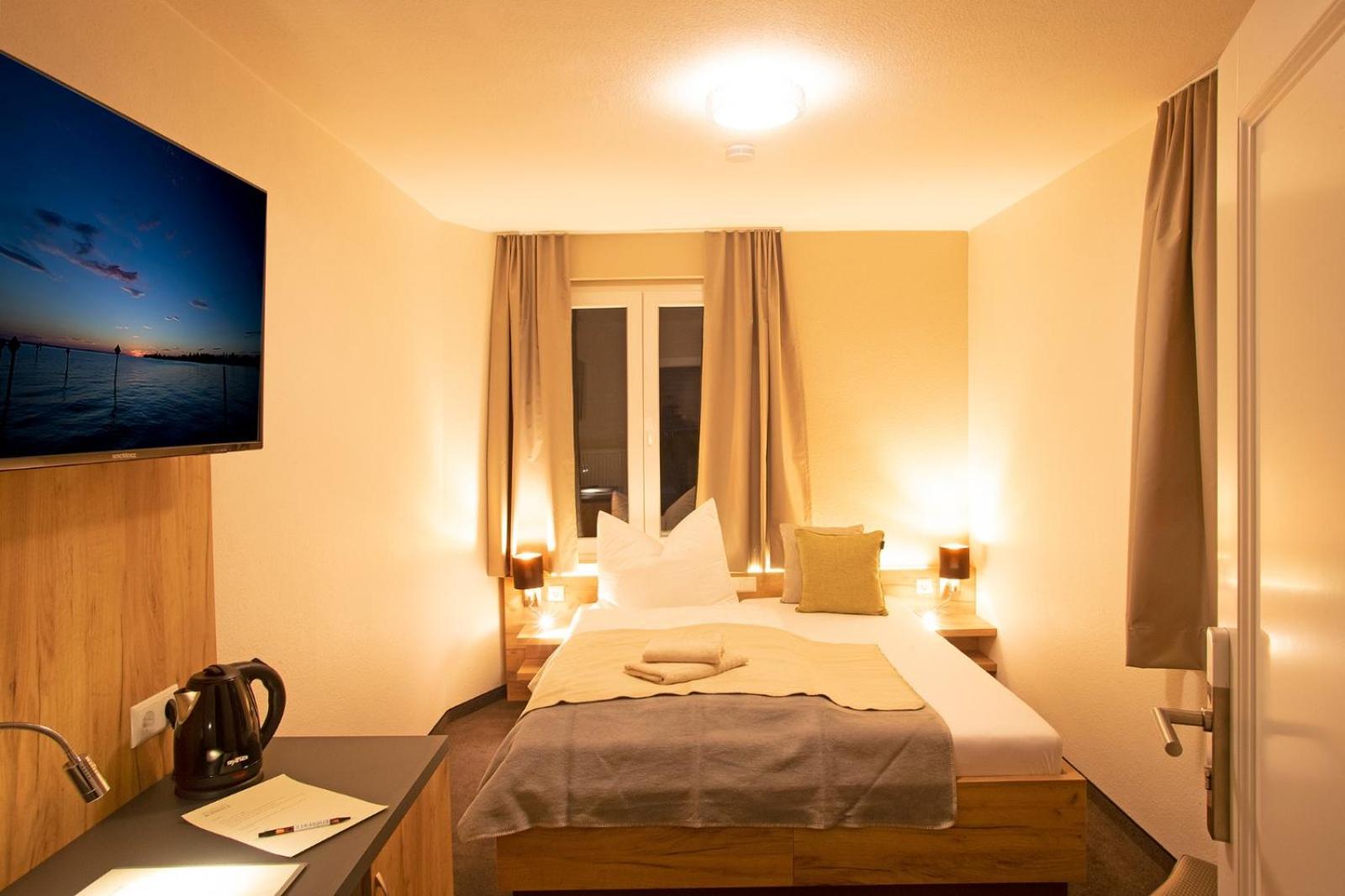 Small Double Room with Separate Private Bathroom photo 2