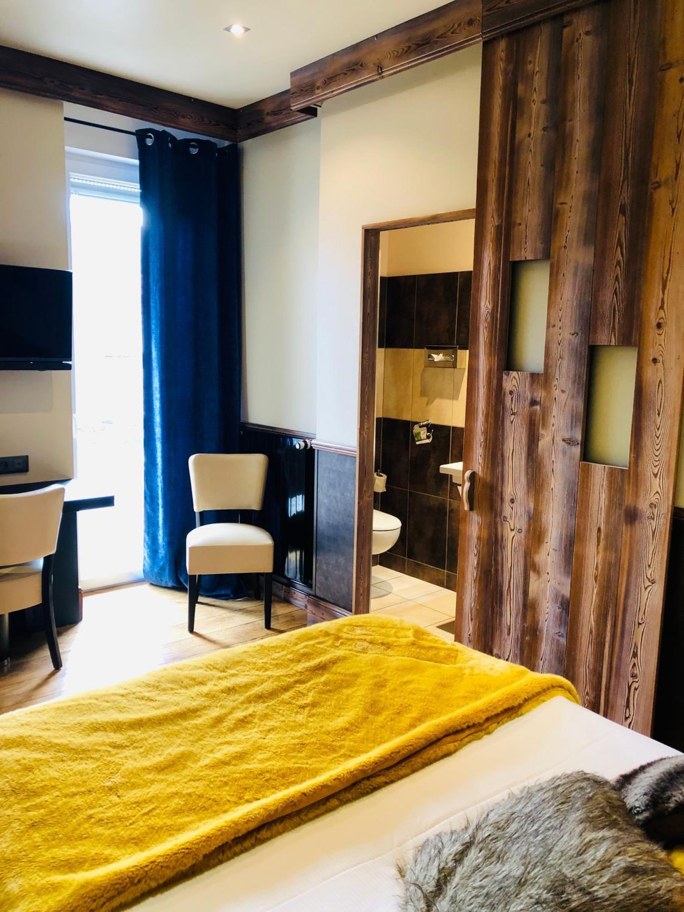 Standard Double Room only accessible by stairs - Photo 11