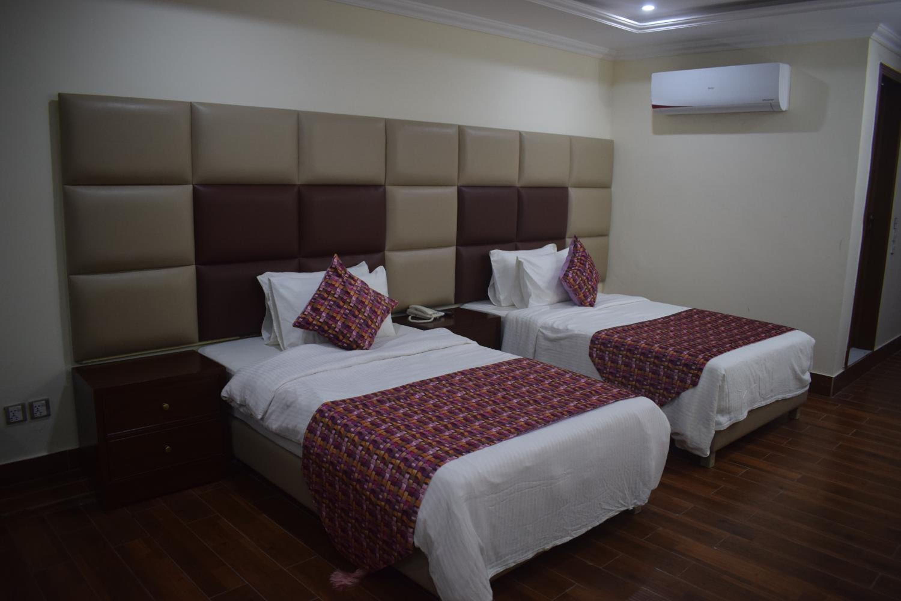 Twin Room With Private Bathroom photo 1