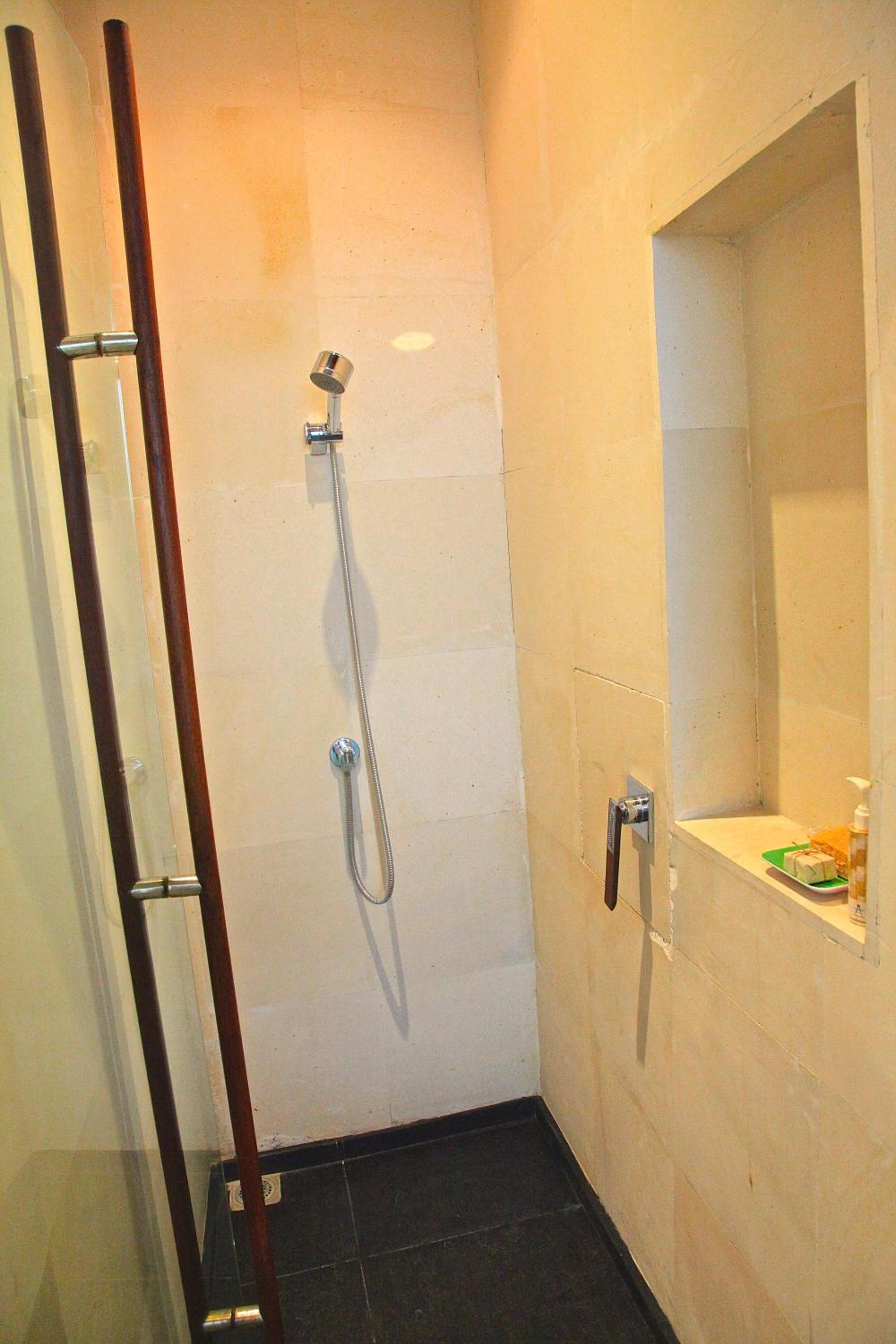 Standard Queen Room - Photo 6