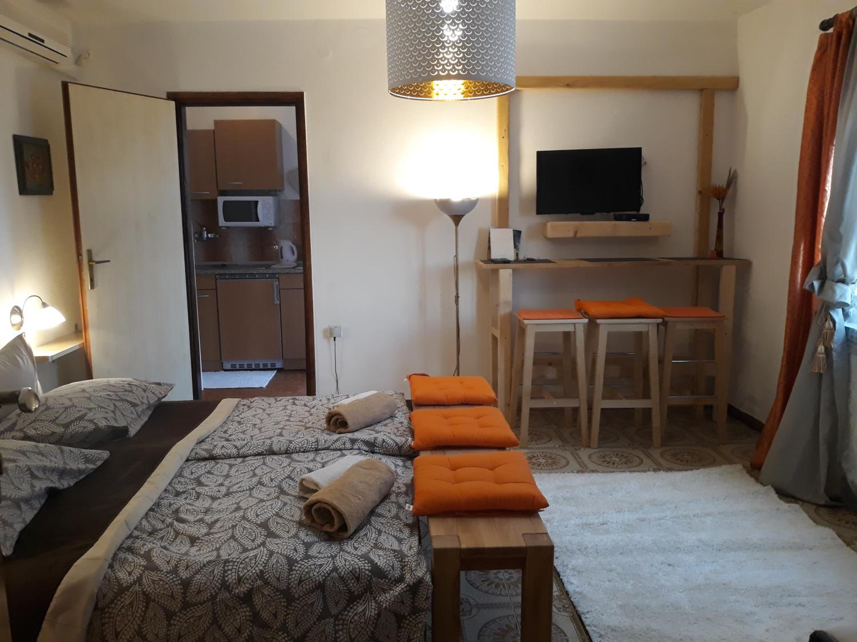 One-Bedroom Apartment - Photo 6