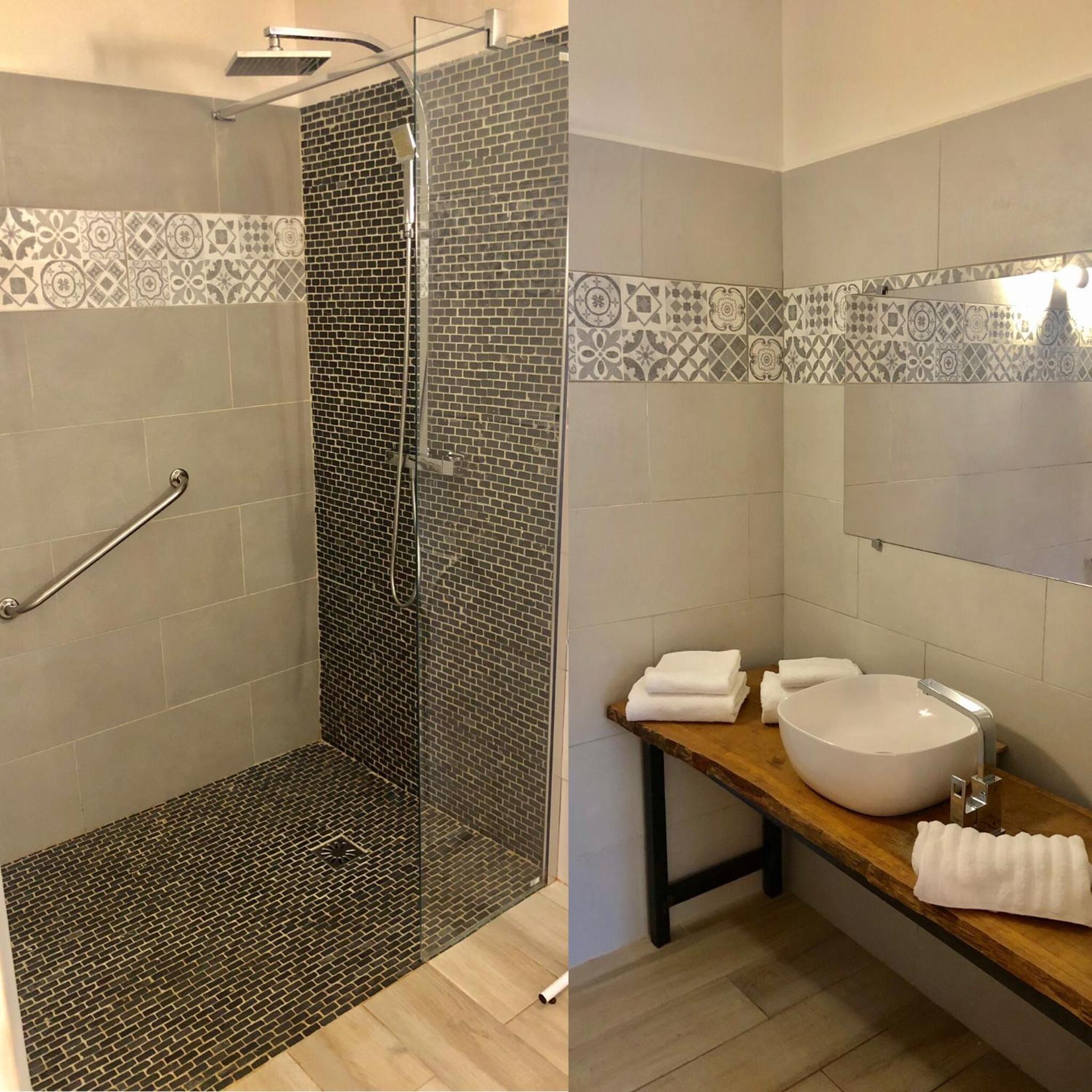 King Room with Roll-In Shower - Disability Access