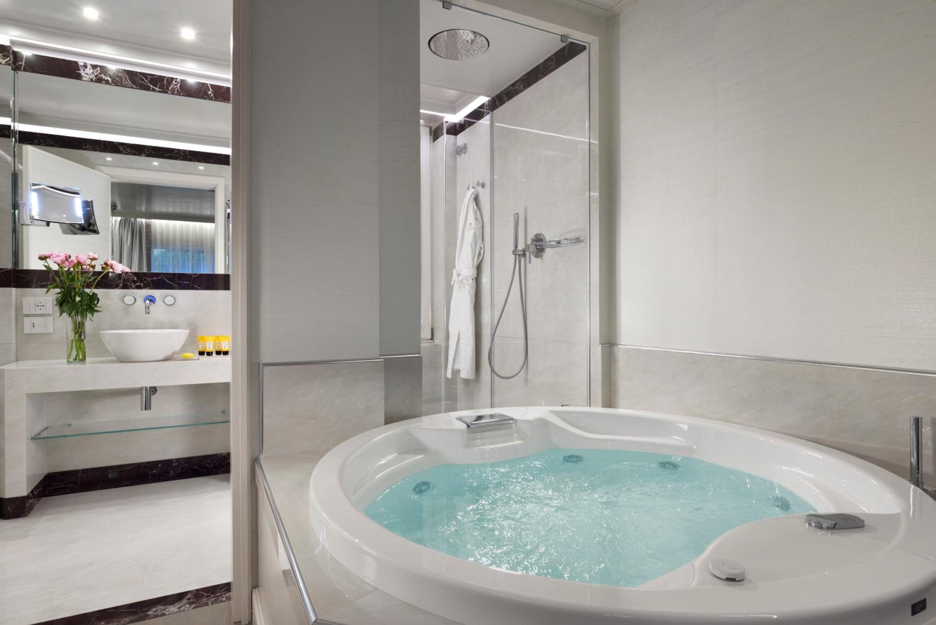 Premium Suite with Jacuzzi photo 2