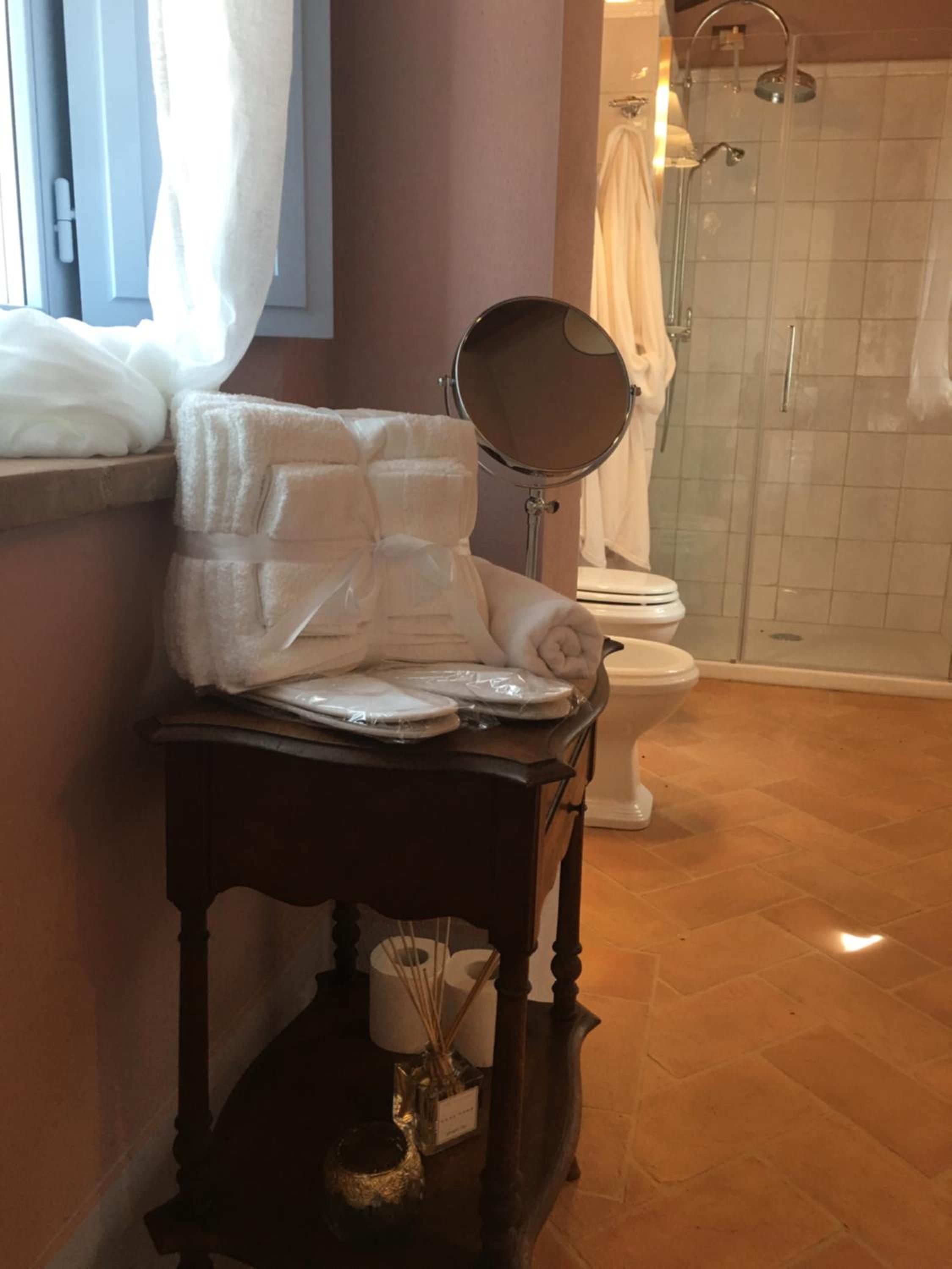 Superior King Suite - Photo 20