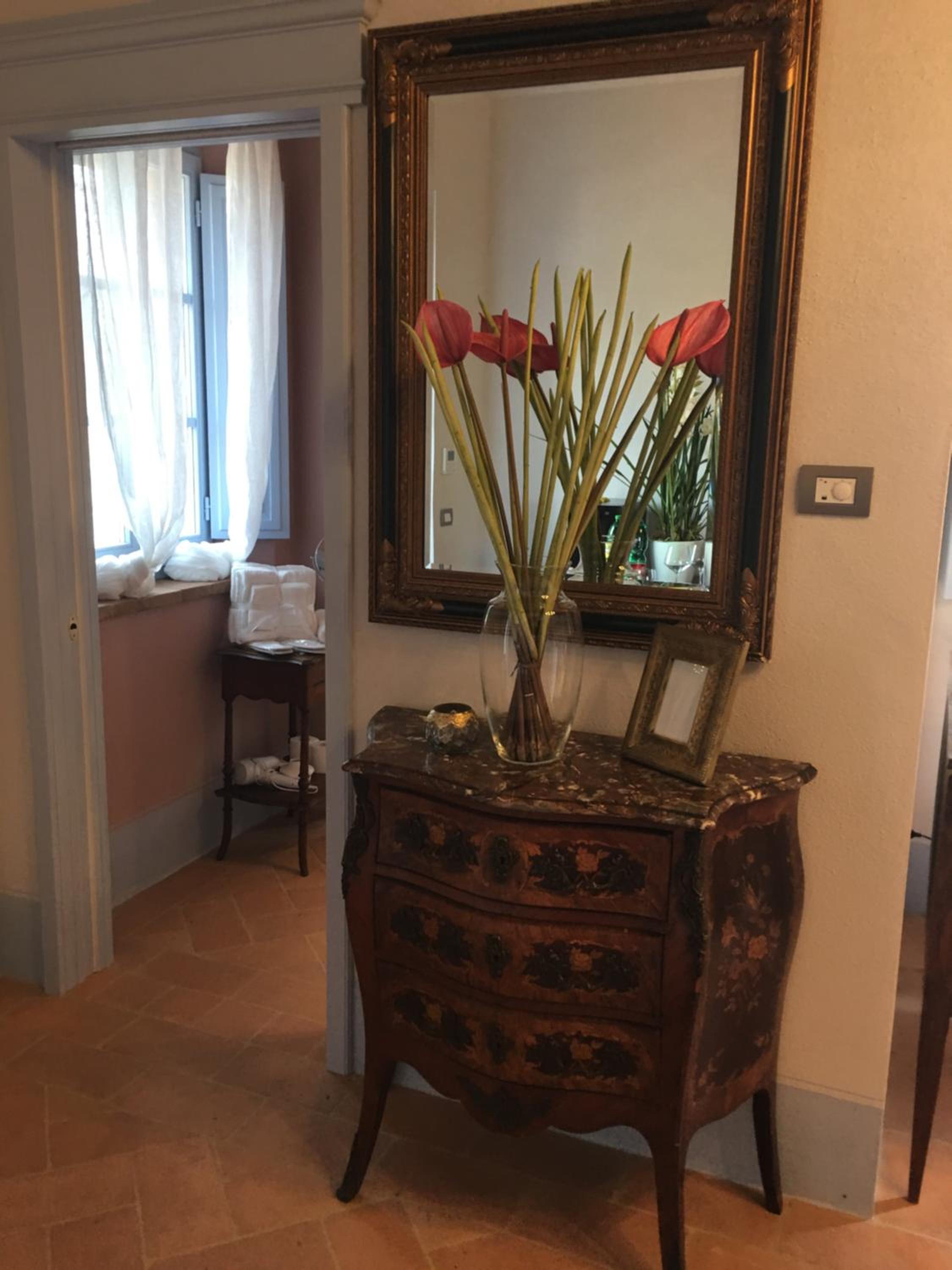 Superior King Suite - Photo 2