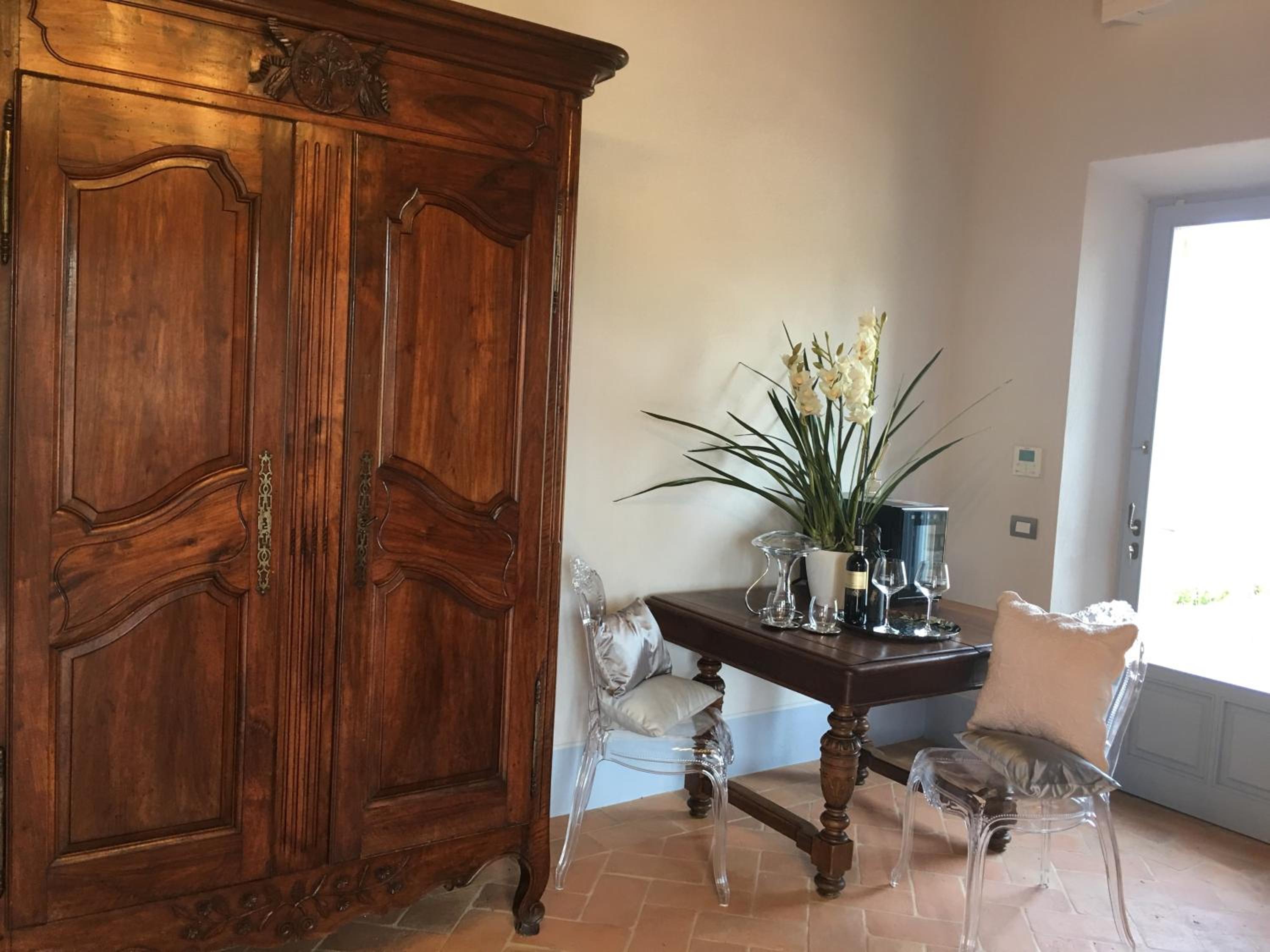 Superior King Suite - Photo 3