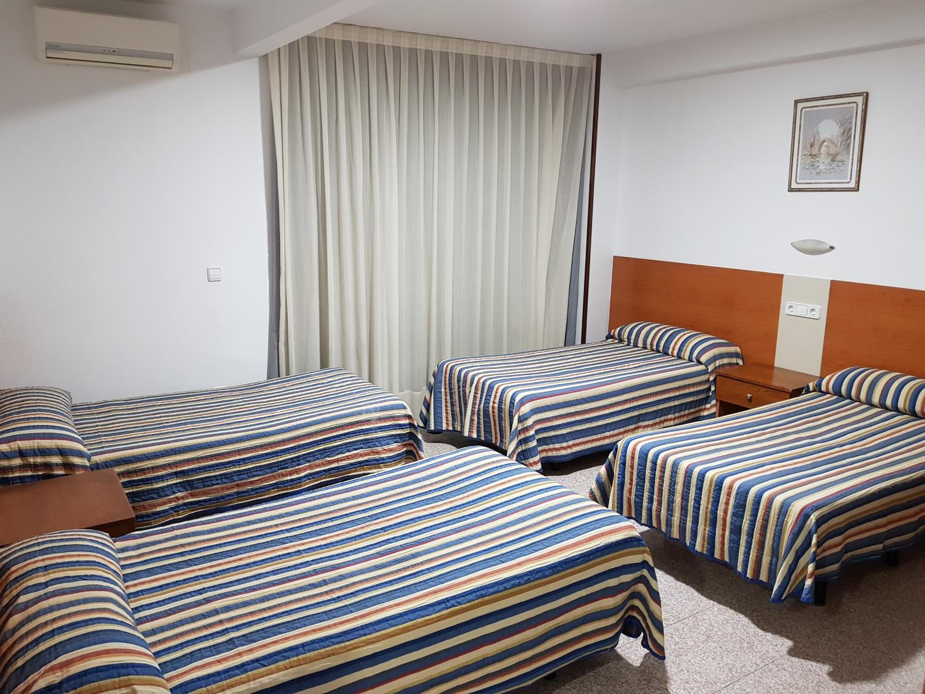 Quadruple Room - Photo 8