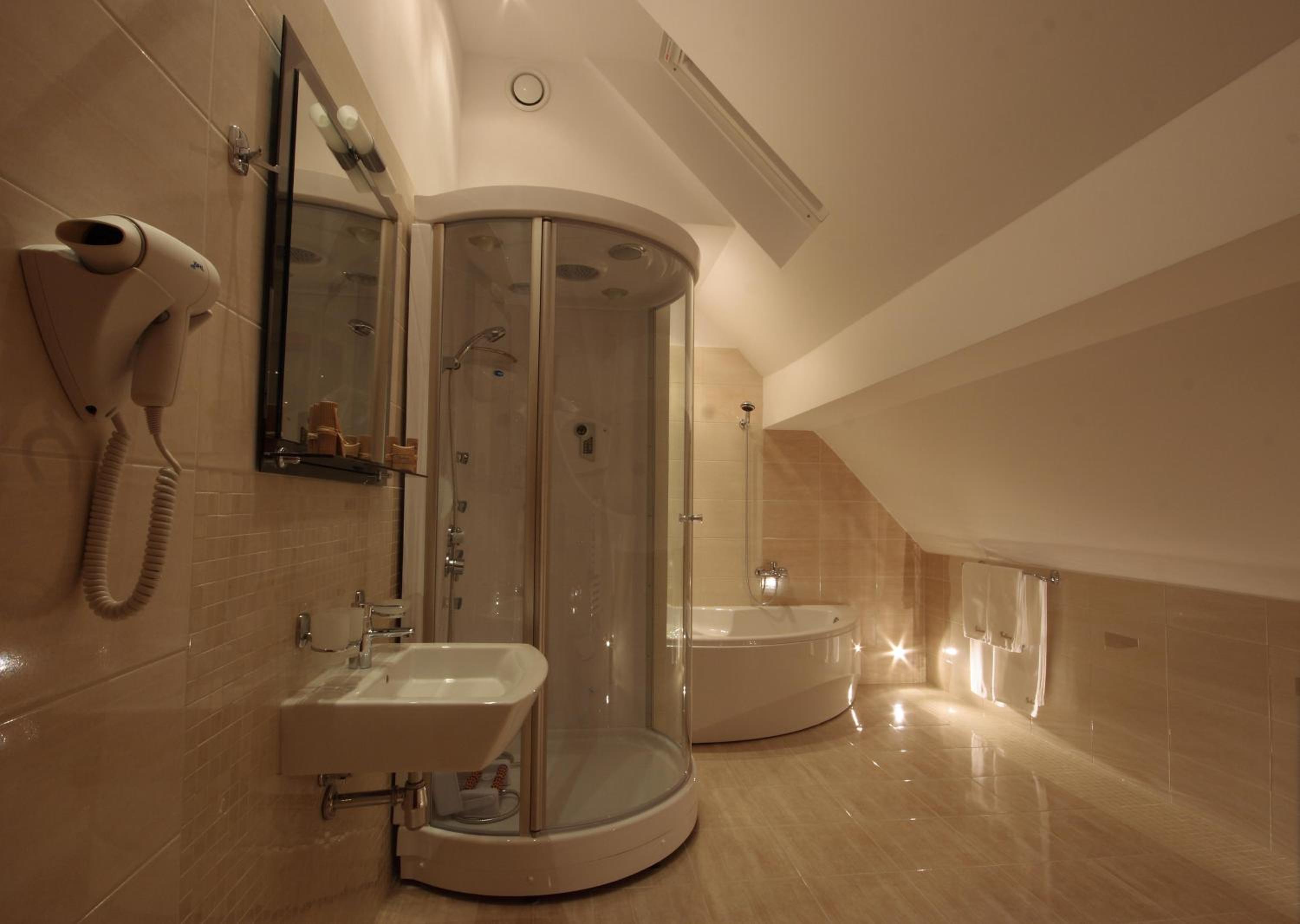 One-Bedroom Apartment - Photo 7